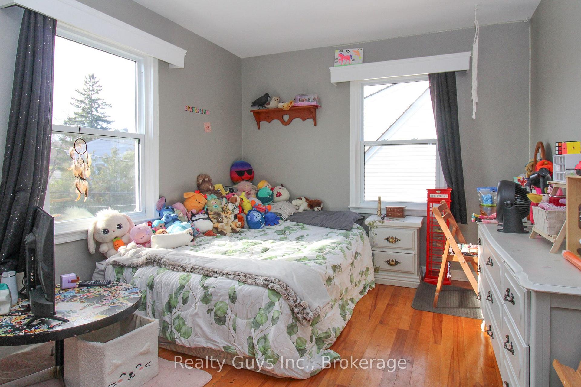 Photo 37 of 727 Chesterfield Avenue, Peterborough, Northcrest Ward 5 — HOMEH