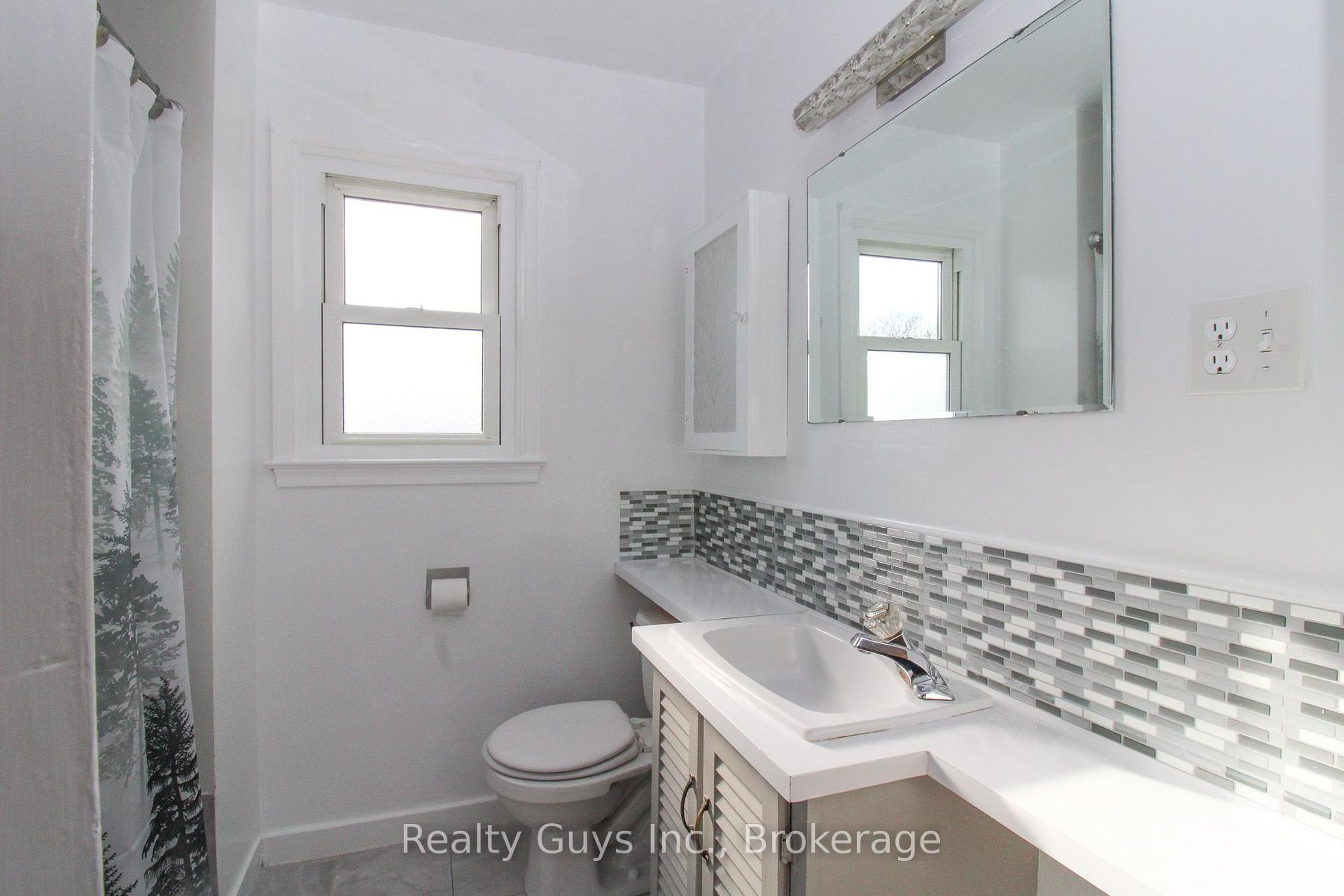 Photo 41 of 727 Chesterfield Avenue, Peterborough, Northcrest Ward 5 — HOMEH