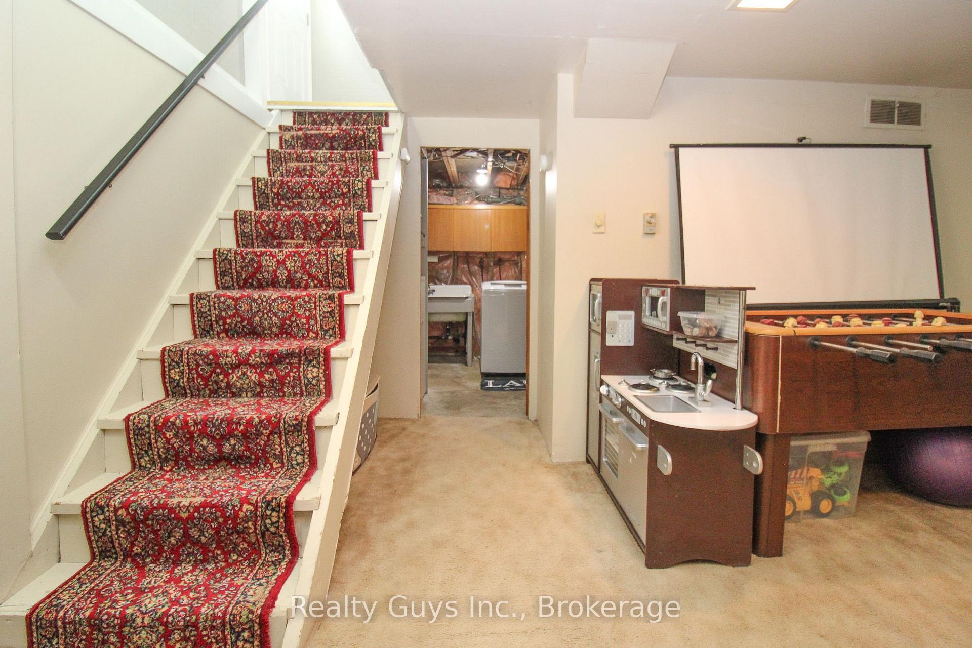 Photo 46 of 727 Chesterfield Avenue, Peterborough, Northcrest Ward 5 — HOMEH