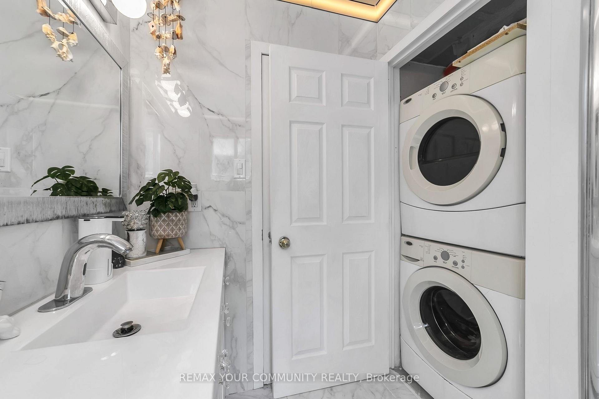 Photo 26 of 210 Currey Crescent, Newmarket, Central Newmarket — HOMEH