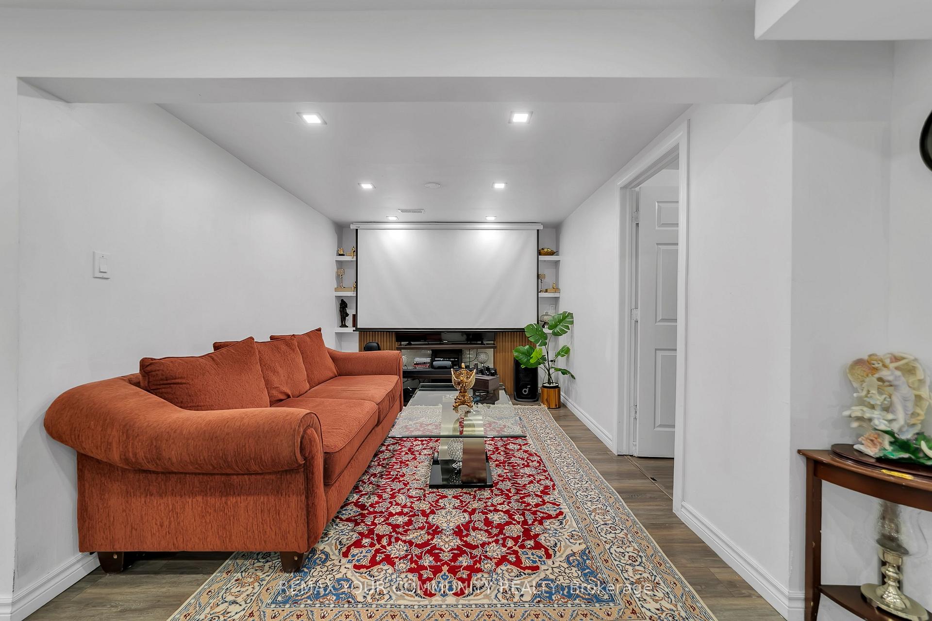 Photo 30 of 210 Currey Crescent, Newmarket, Central Newmarket — HOMEH