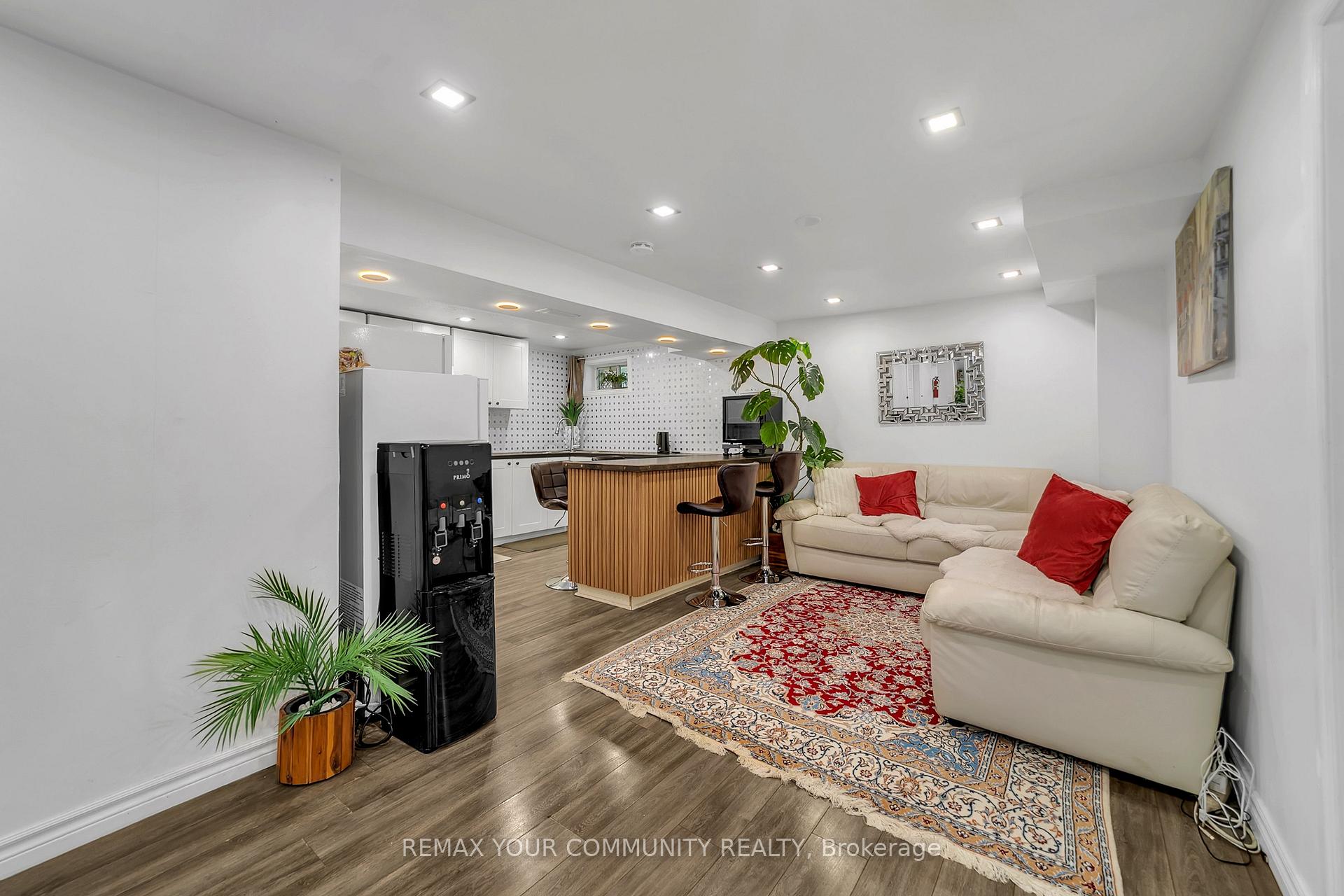 Photo 31 of 210 Currey Crescent, Newmarket, Central Newmarket — HOMEH