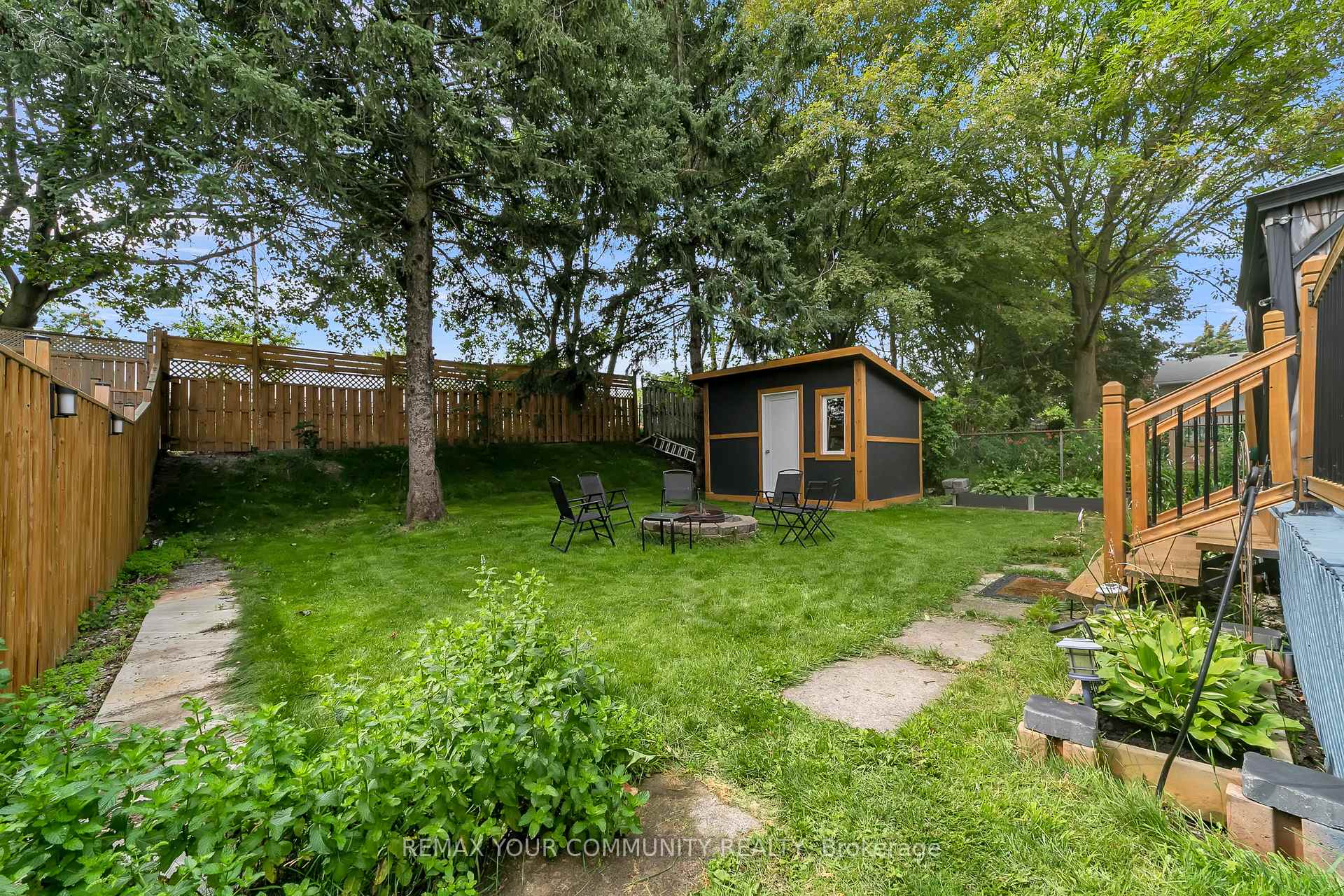 Photo 37 of 210 Currey Crescent, Newmarket, Central Newmarket — HOMEH