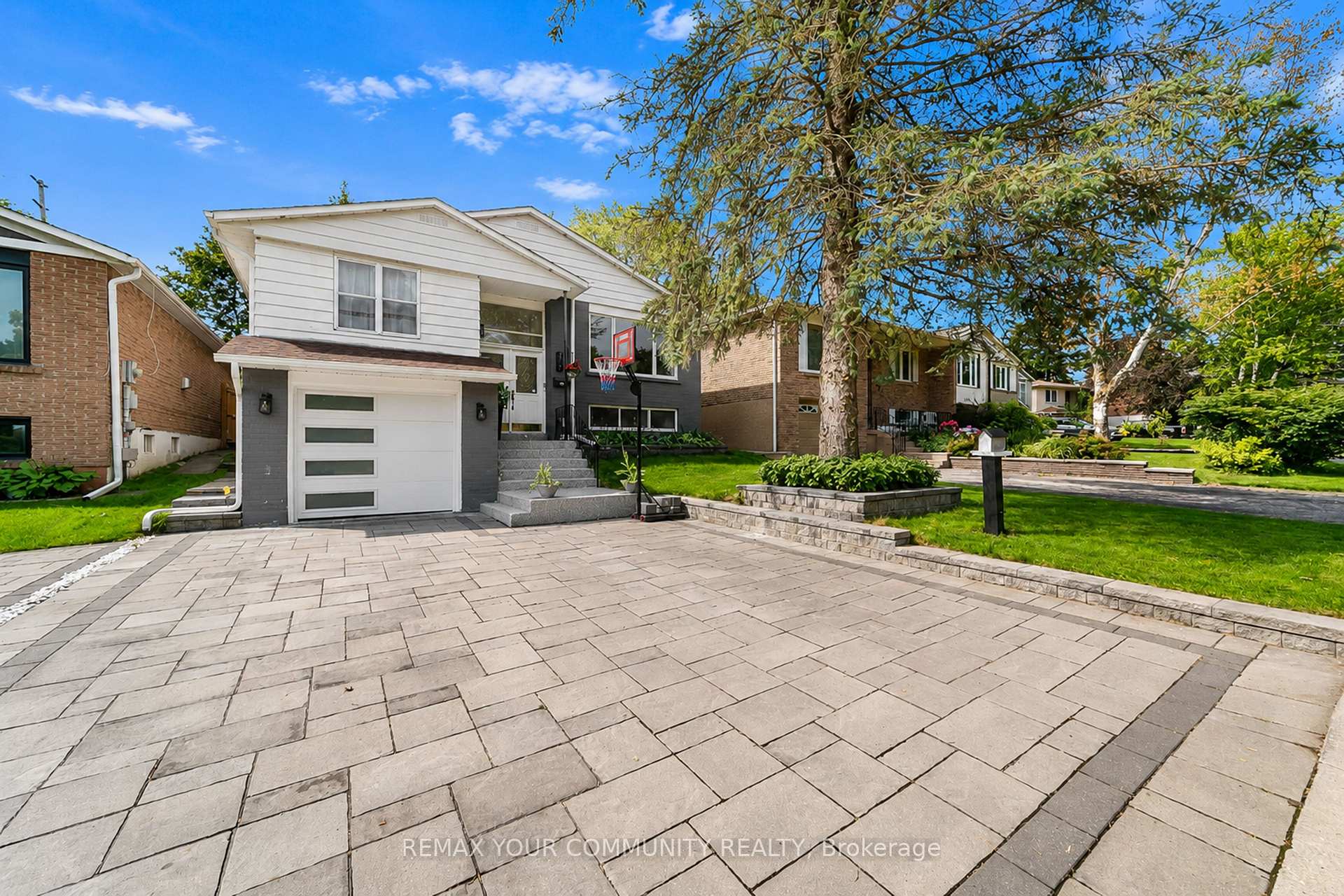 Photo 49 of 210 Currey Crescent, Newmarket, Central Newmarket — HOMEH