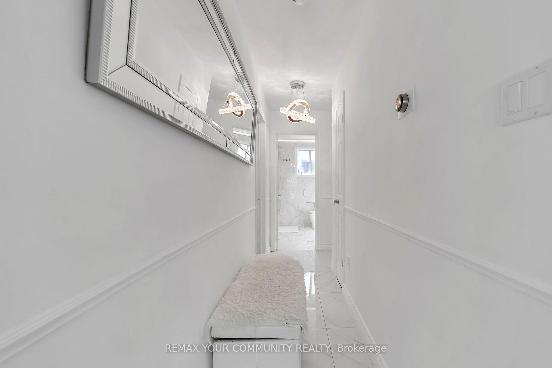 Photo 21 of 210 Currey Crescent, Newmarket, Central Newmarket — HOMEH