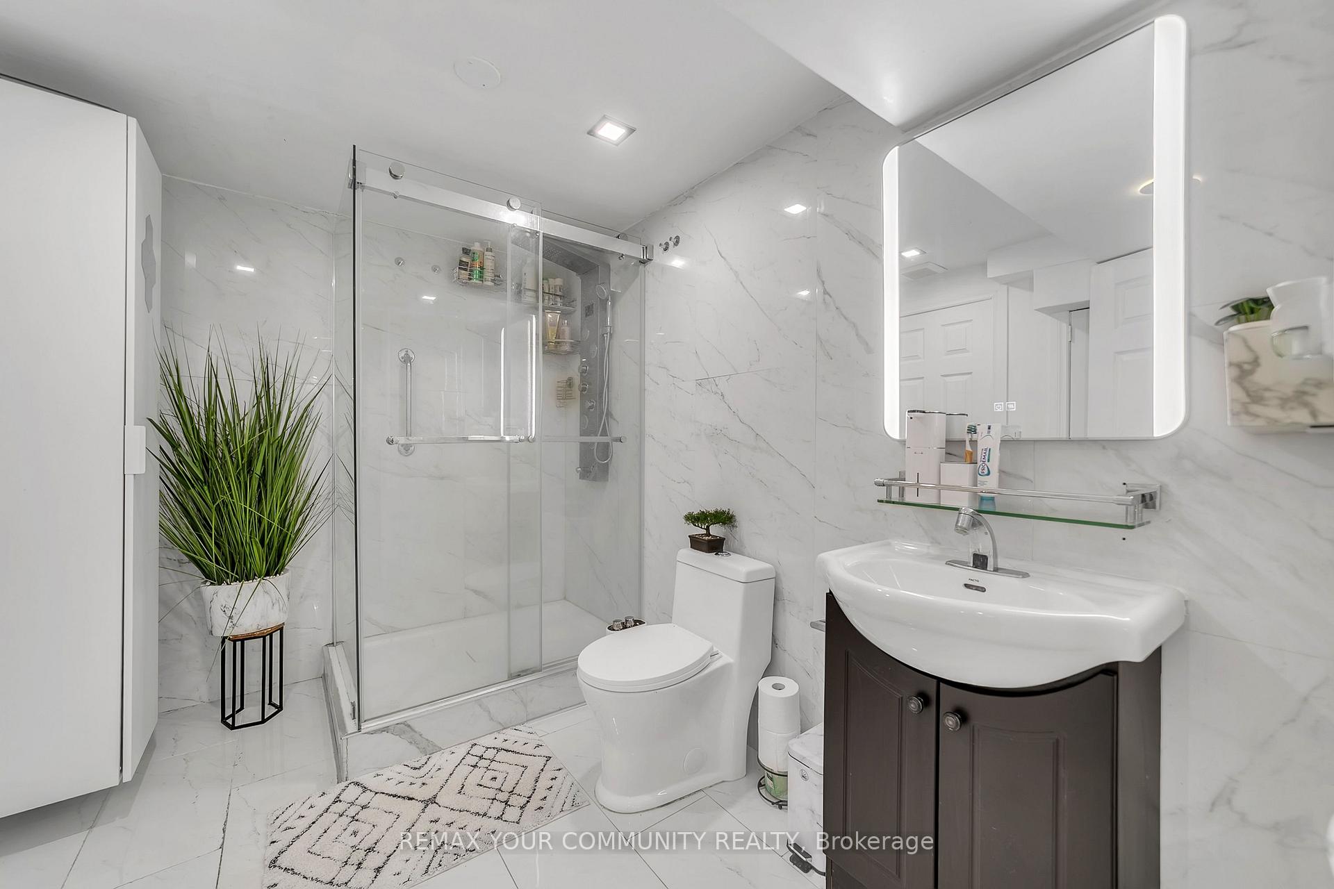 Photo 35 of 210 Currey Crescent, Newmarket, Central Newmarket — HOMEH