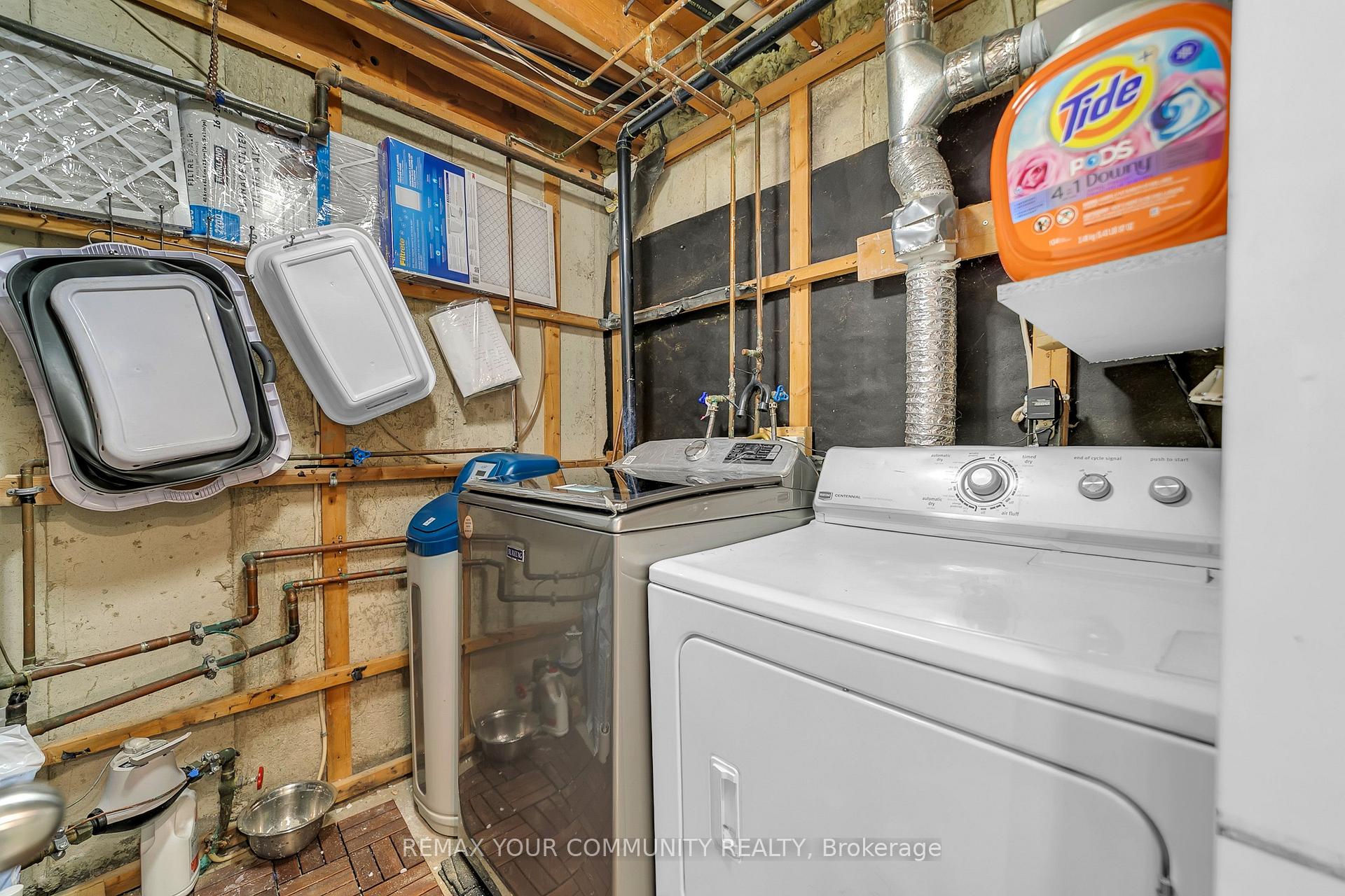 Photo 36 of 210 Currey Crescent, Newmarket, Central Newmarket — HOMEH