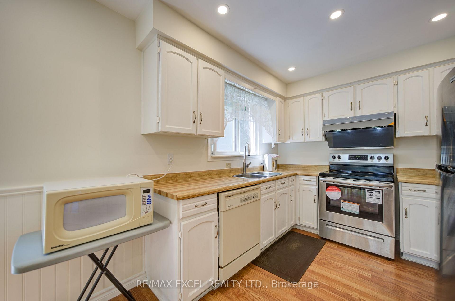 Photo 18 of 104 Lambeth Court, Newmarket, Gorham-College Manor — HOMEH