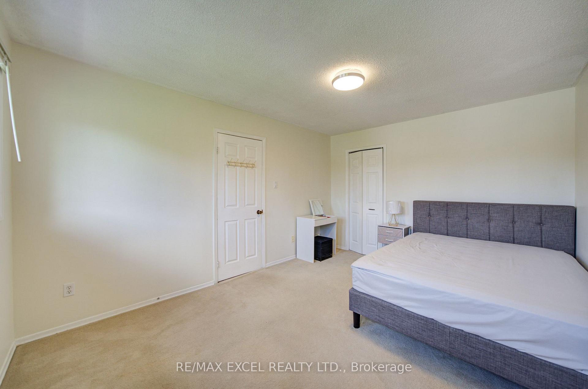 Photo 31 of 104 Lambeth Court, Newmarket, Gorham-College Manor — HOMEH