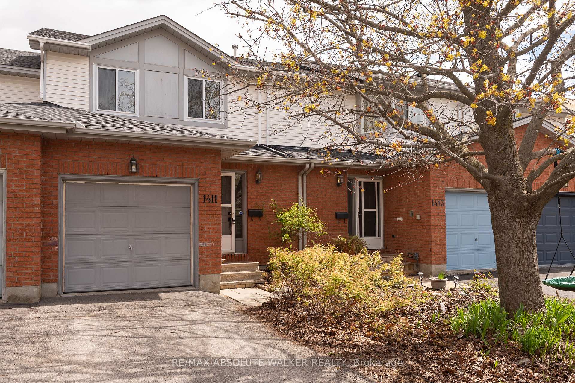 Photo 3 of 1411 Caravel Crescent, Ottawa, Bilberry Creek/Queenswood Heights — HOMEH