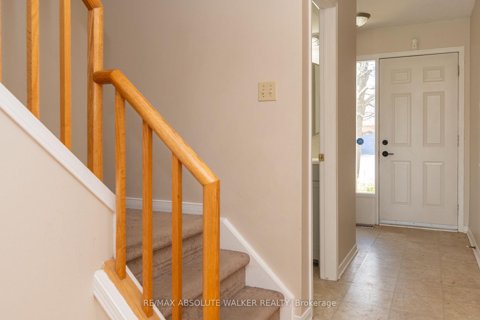 Photo 4 of 1411 Caravel Crescent, Ottawa, Bilberry Creek/Queenswood Heights — HOMEH