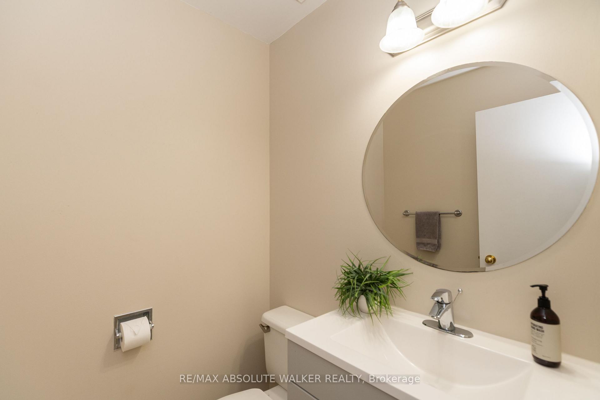 Photo 5 of 1411 Caravel Crescent, Ottawa, Bilberry Creek/Queenswood Heights — HOMEH
