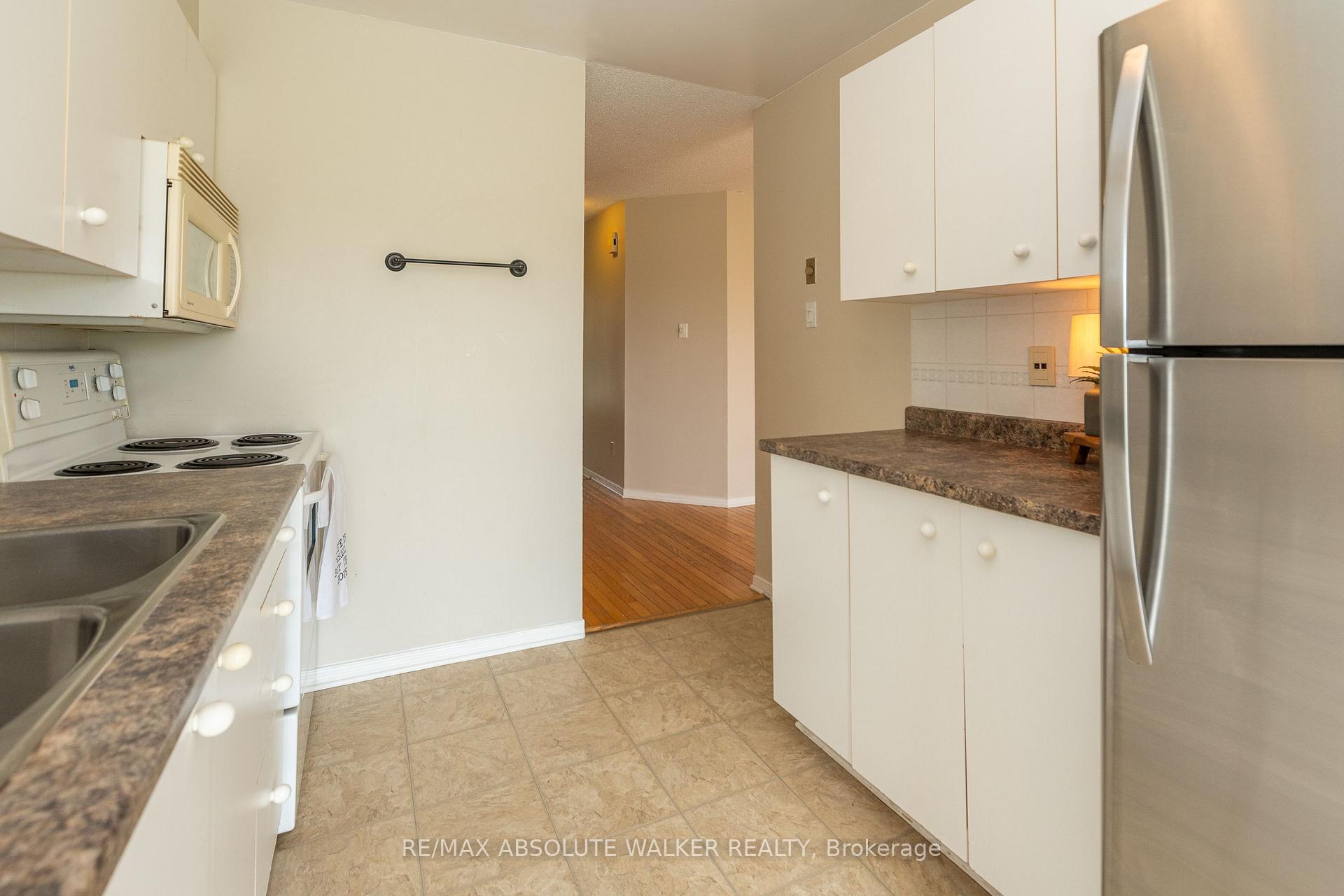 Photo 7 of 1411 Caravel Crescent, Ottawa, Bilberry Creek/Queenswood Heights — HOMEH