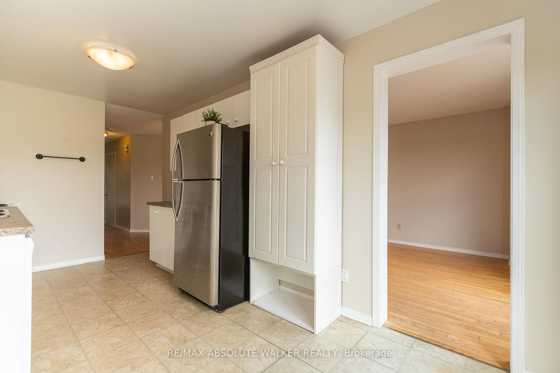 Photo 8 of 1411 Caravel Crescent, Ottawa, Bilberry Creek/Queenswood Heights — HOMEH