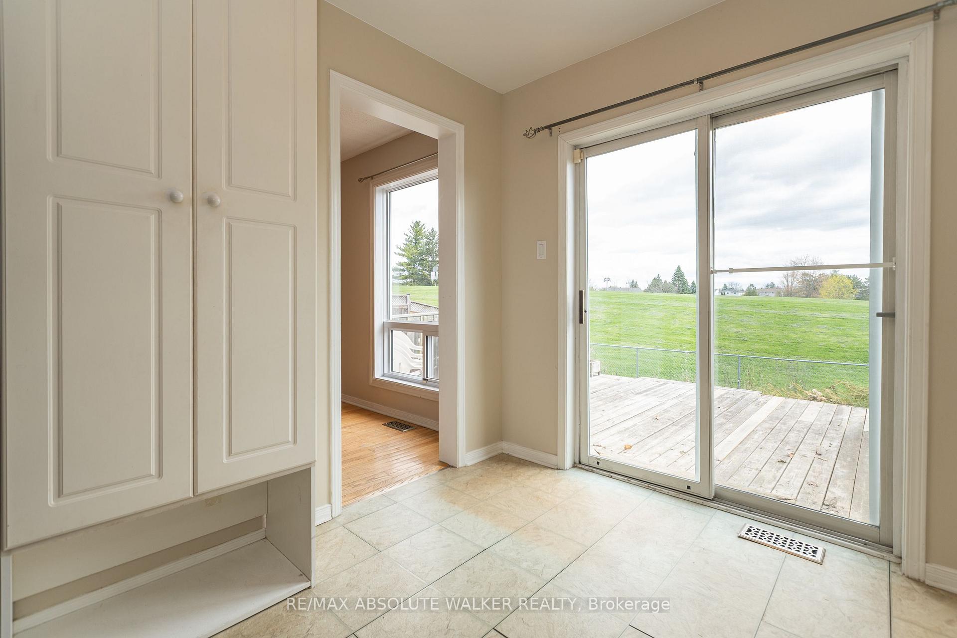 Photo 9 of 1411 Caravel Crescent, Ottawa, Bilberry Creek/Queenswood Heights — HOMEH