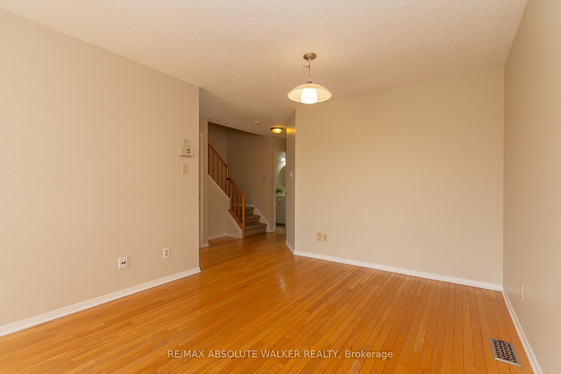 Photo 13 of 1411 Caravel Crescent, Ottawa, Bilberry Creek/Queenswood Heights — HOMEH