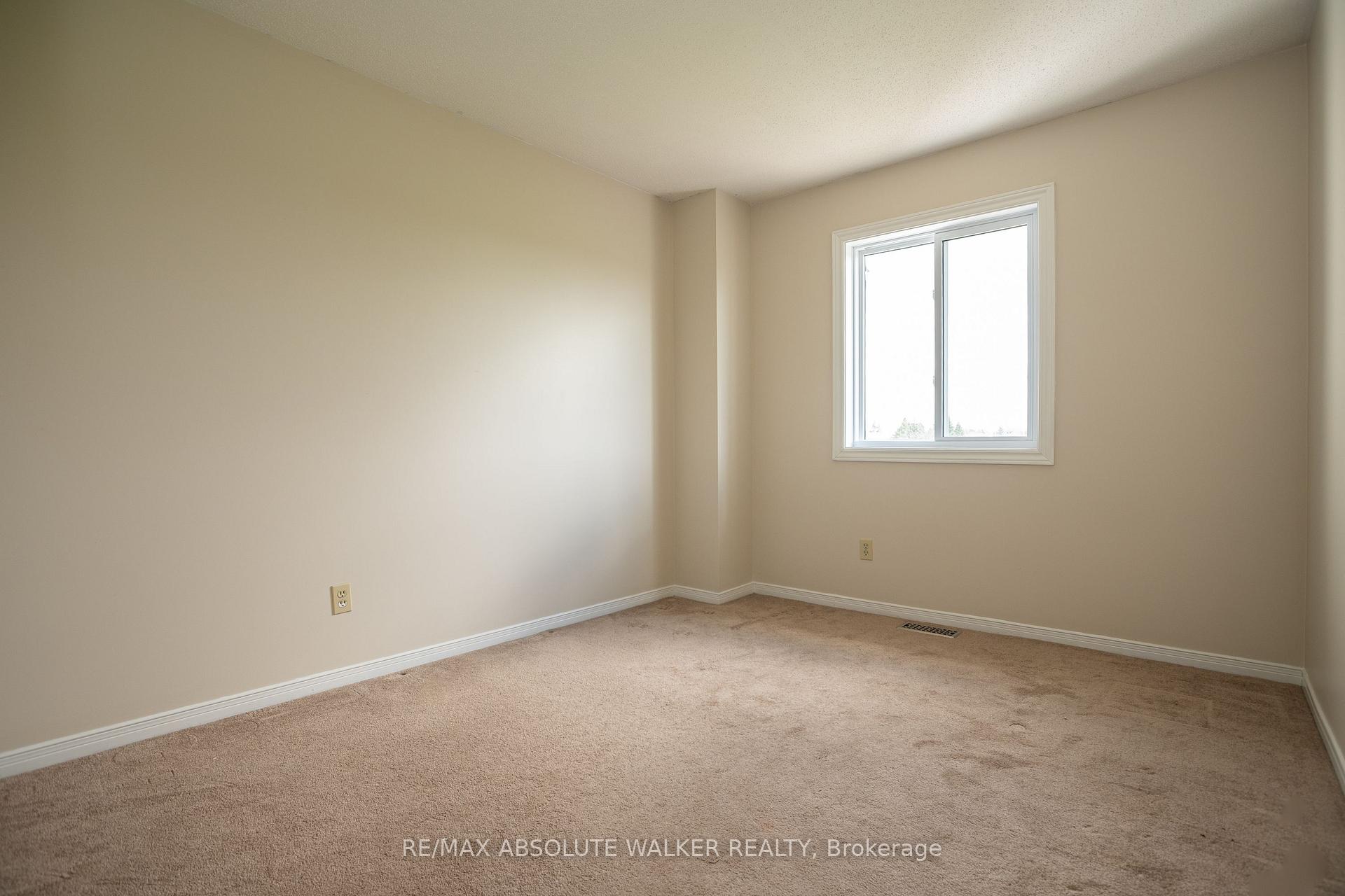 Photo 19 of 1411 Caravel Crescent, Ottawa, Bilberry Creek/Queenswood Heights — HOMEH