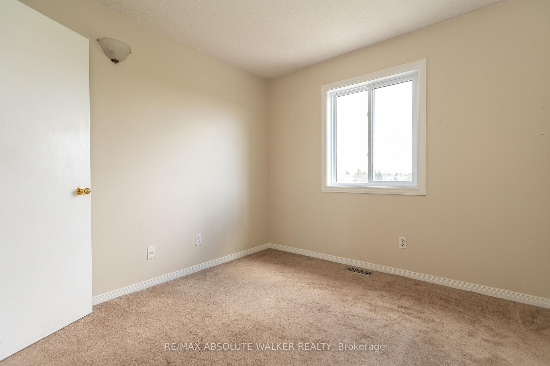 Photo 20 of 1411 Caravel Crescent, Ottawa, Bilberry Creek/Queenswood Heights — HOMEH
