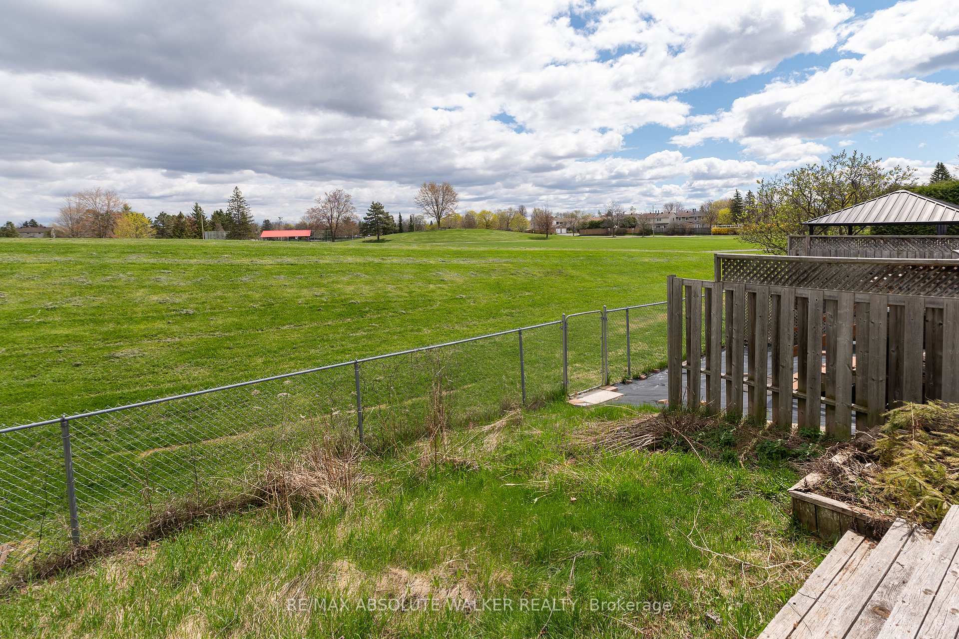 Photo 29 of 1411 Caravel Crescent, Ottawa, Bilberry Creek/Queenswood Heights — HOMEH