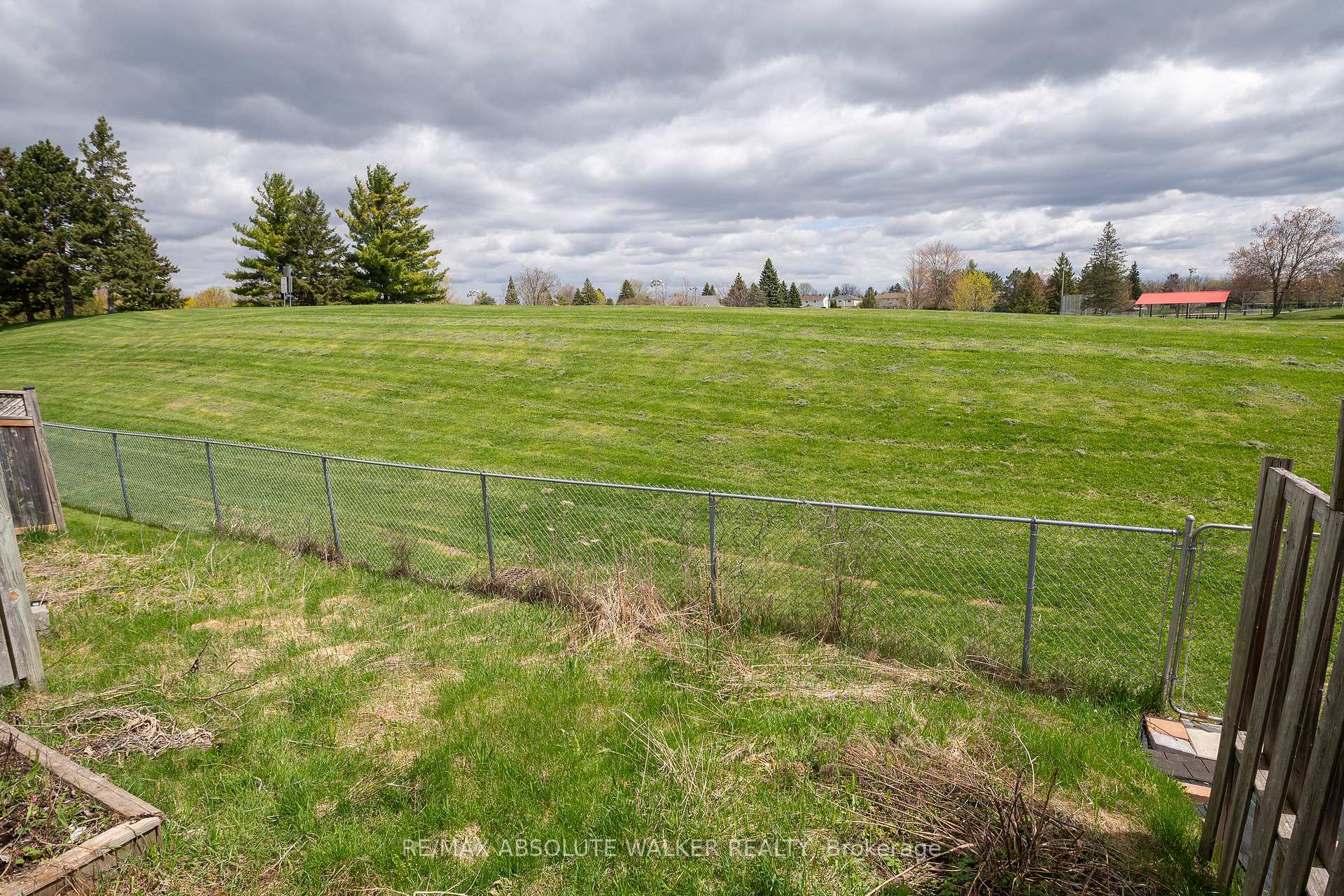 Photo 30 of 1411 Caravel Crescent, Ottawa, Bilberry Creek/Queenswood Heights — HOMEH