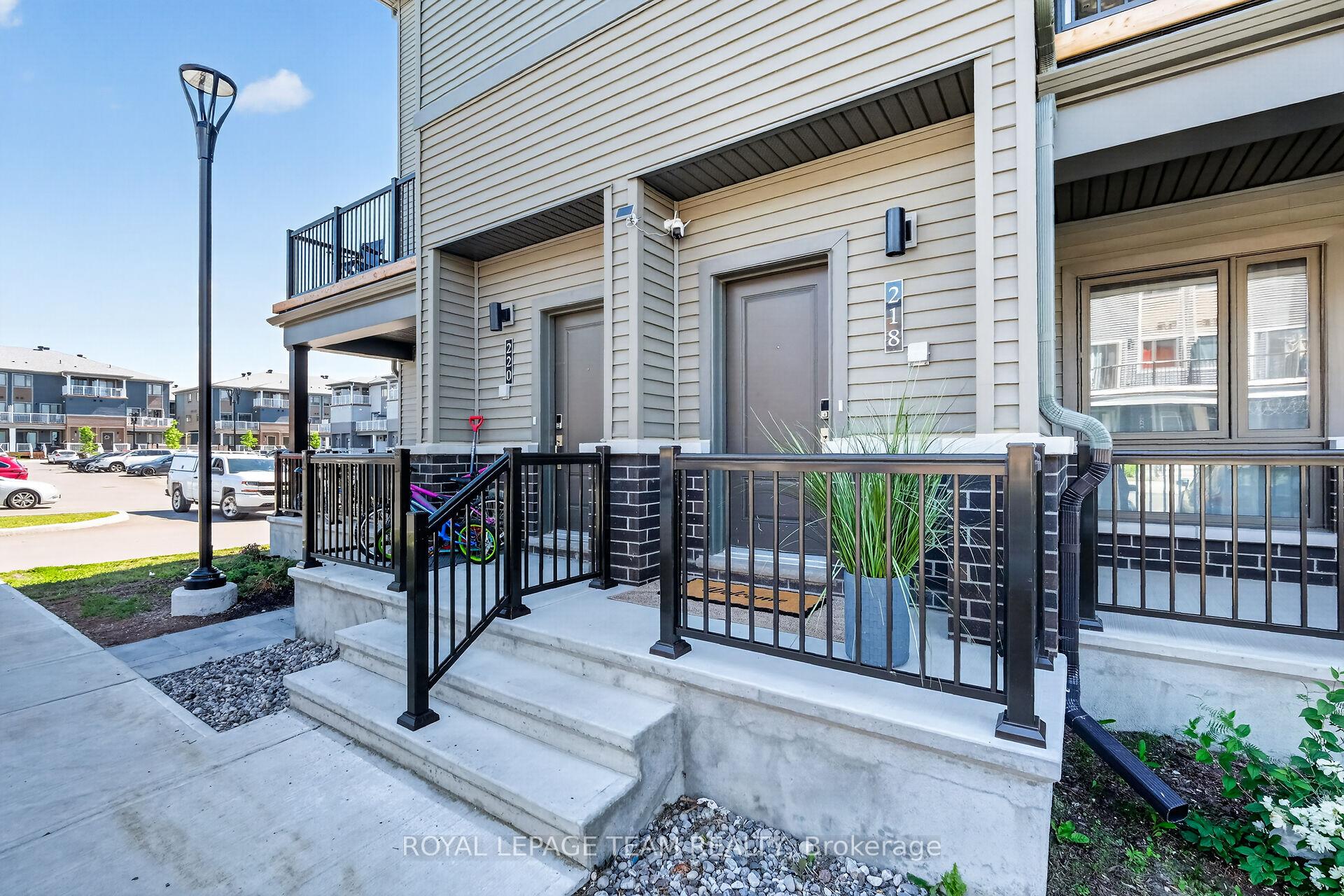 Photo 3 of 218 Parnian Private, Ottawa, Barrhaven - Half Moon Bay — HOMEH