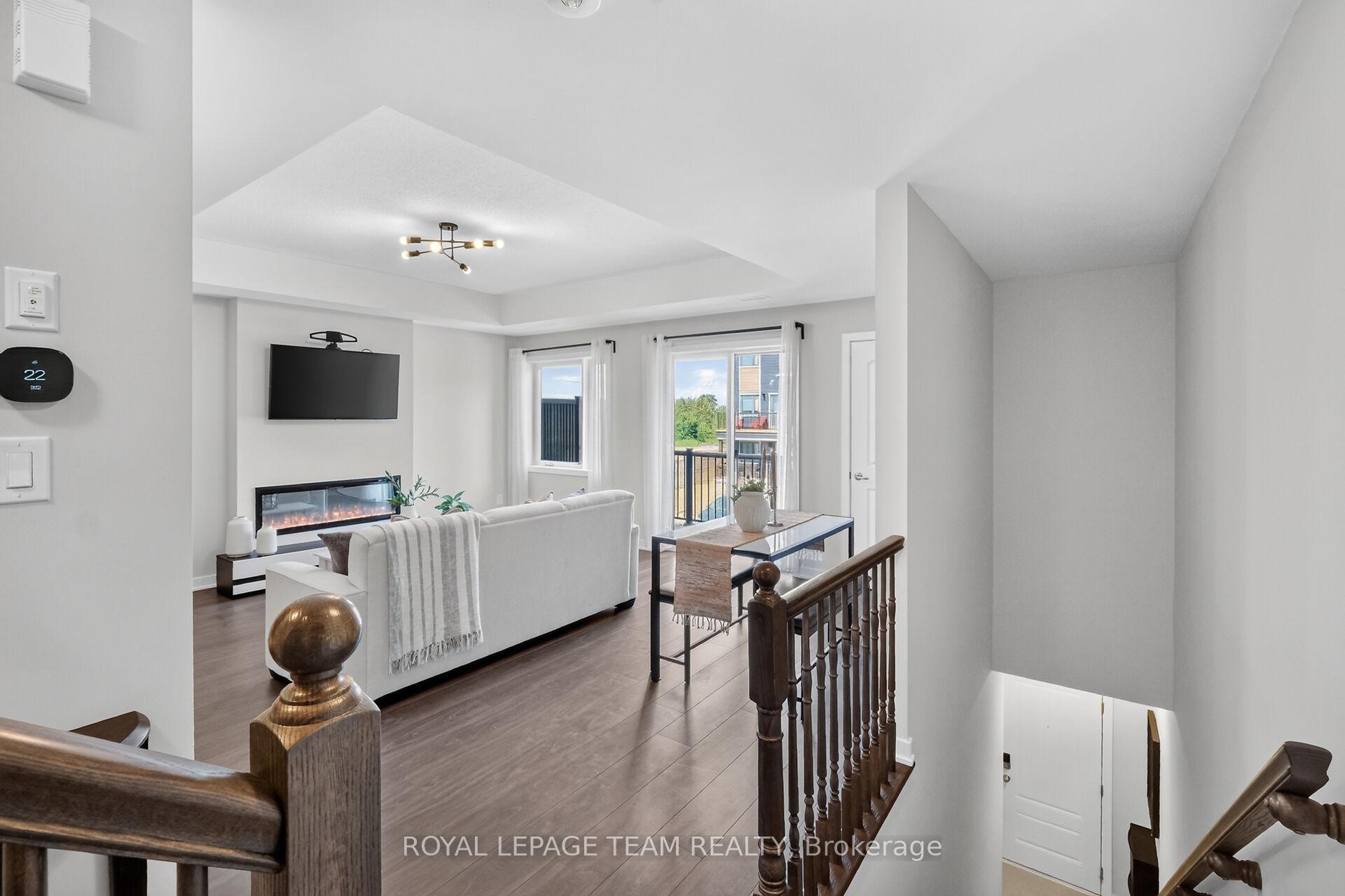 Photo 8 of 218 Parnian Private, Ottawa, Barrhaven - Half Moon Bay — HOMEH