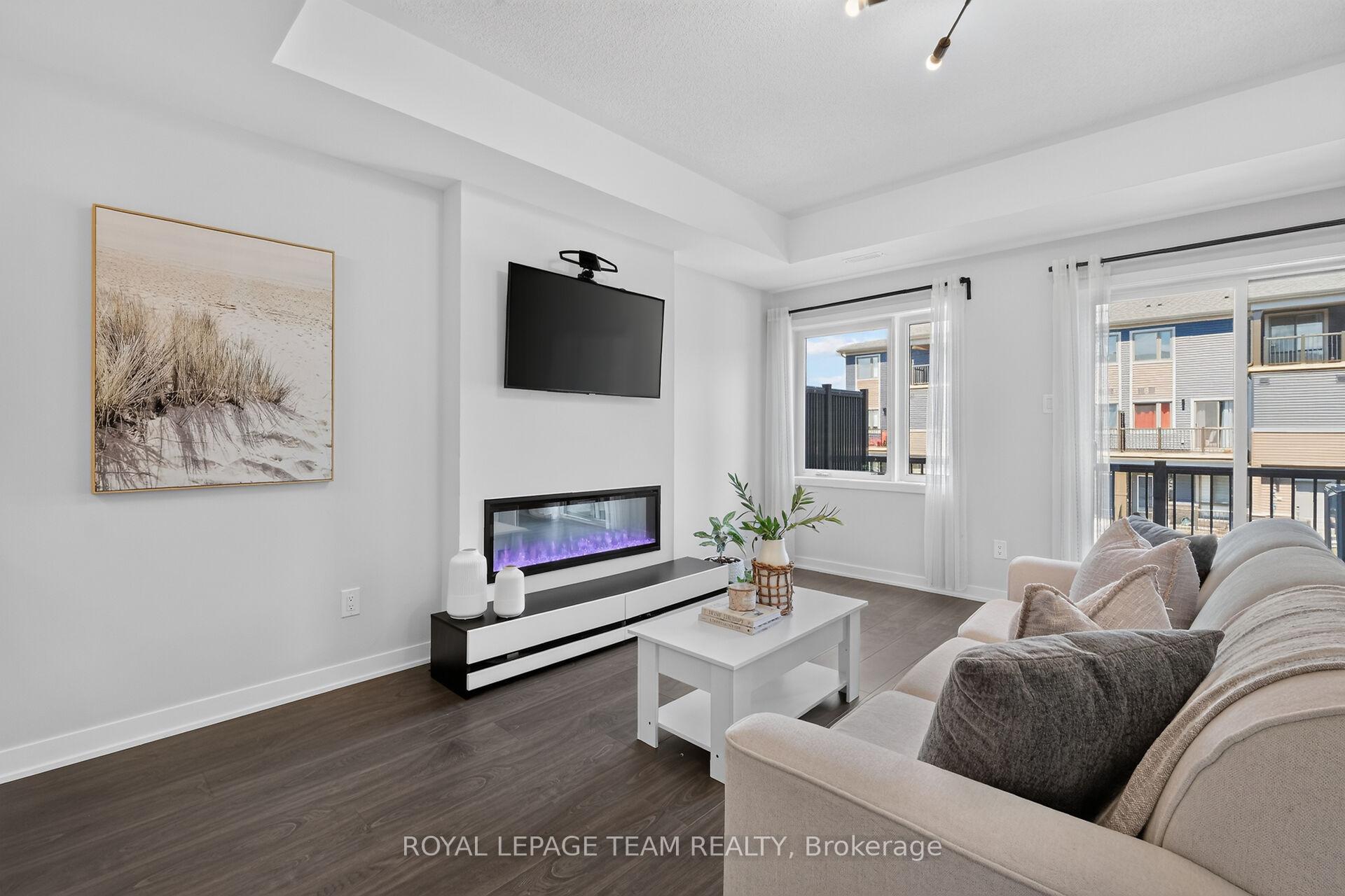 Photo 10 of 218 Parnian Private, Ottawa, Barrhaven - Half Moon Bay — HOMEH