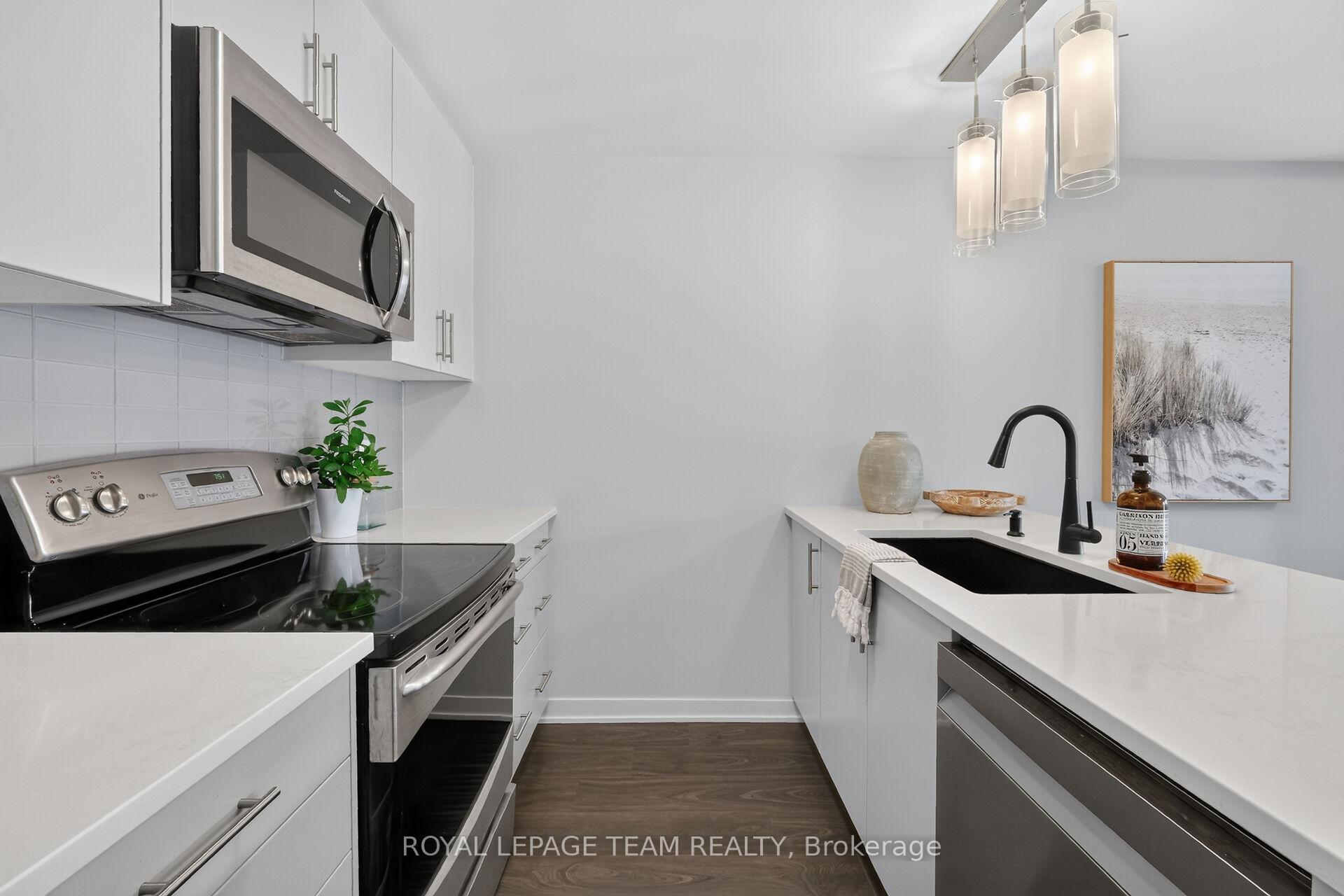 Photo 24 of 218 Parnian Private, Ottawa, Barrhaven - Half Moon Bay — HOMEH