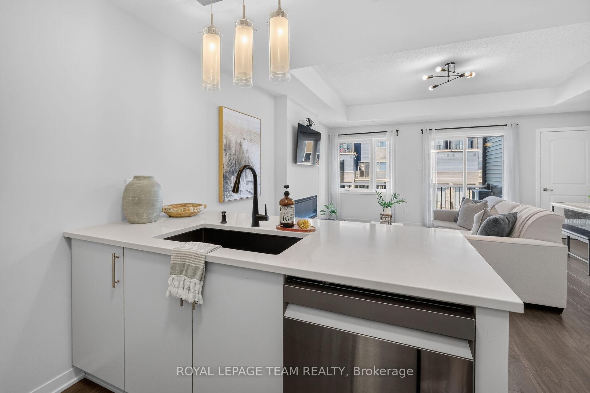 Photo 25 of 218 Parnian Private, Ottawa, Barrhaven - Half Moon Bay — HOMEH