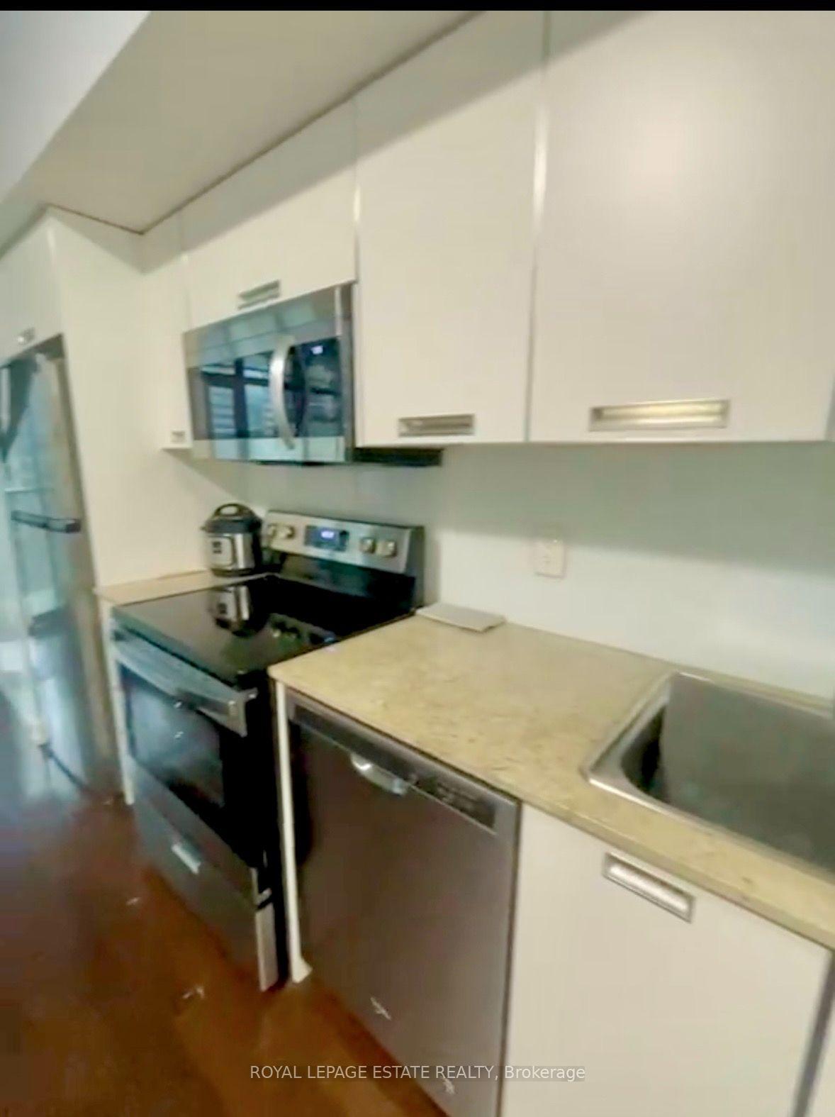Photo 5 of Unit 910, 33 Charles Street E, Toronto, Church-Yonge Corridor — HOMEH