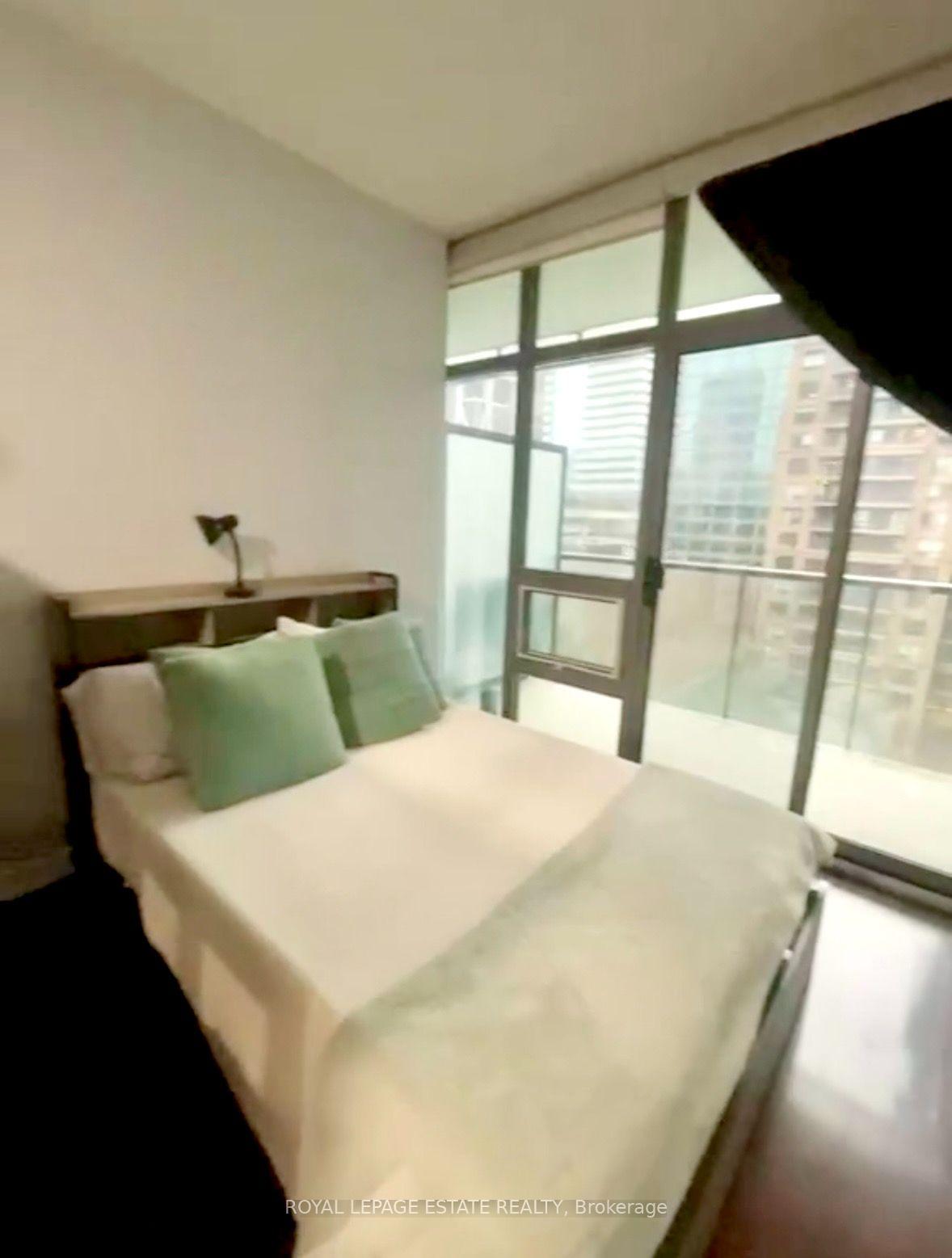 Photo 7 of Unit 910, 33 Charles Street E, Toronto, Church-Yonge Corridor — HOMEH