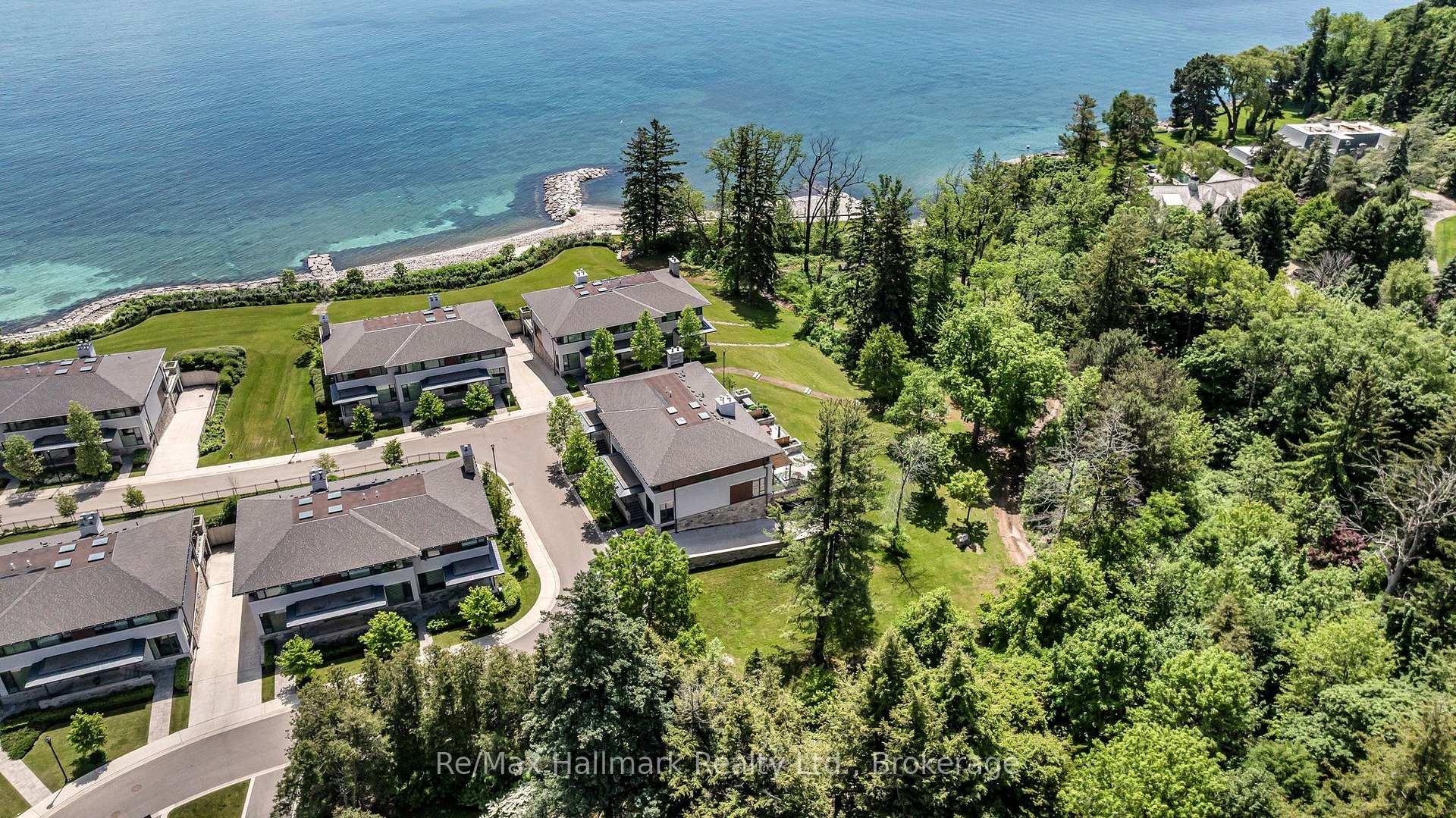 Photo 1 of Unit 14, 10 Maple Grove Drive, Oakville, Morrison — HOMEH