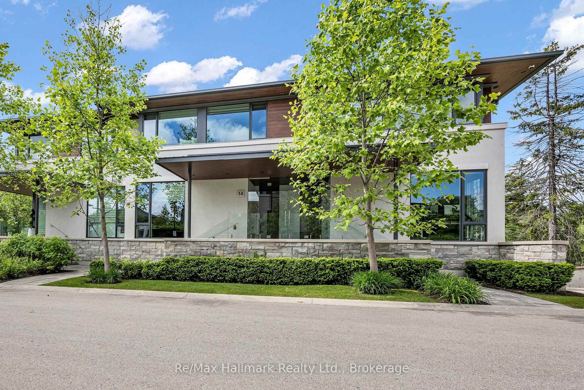 Photo 2 of Unit 14, 10 Maple Grove Drive, Oakville, Morrison — HOMEH