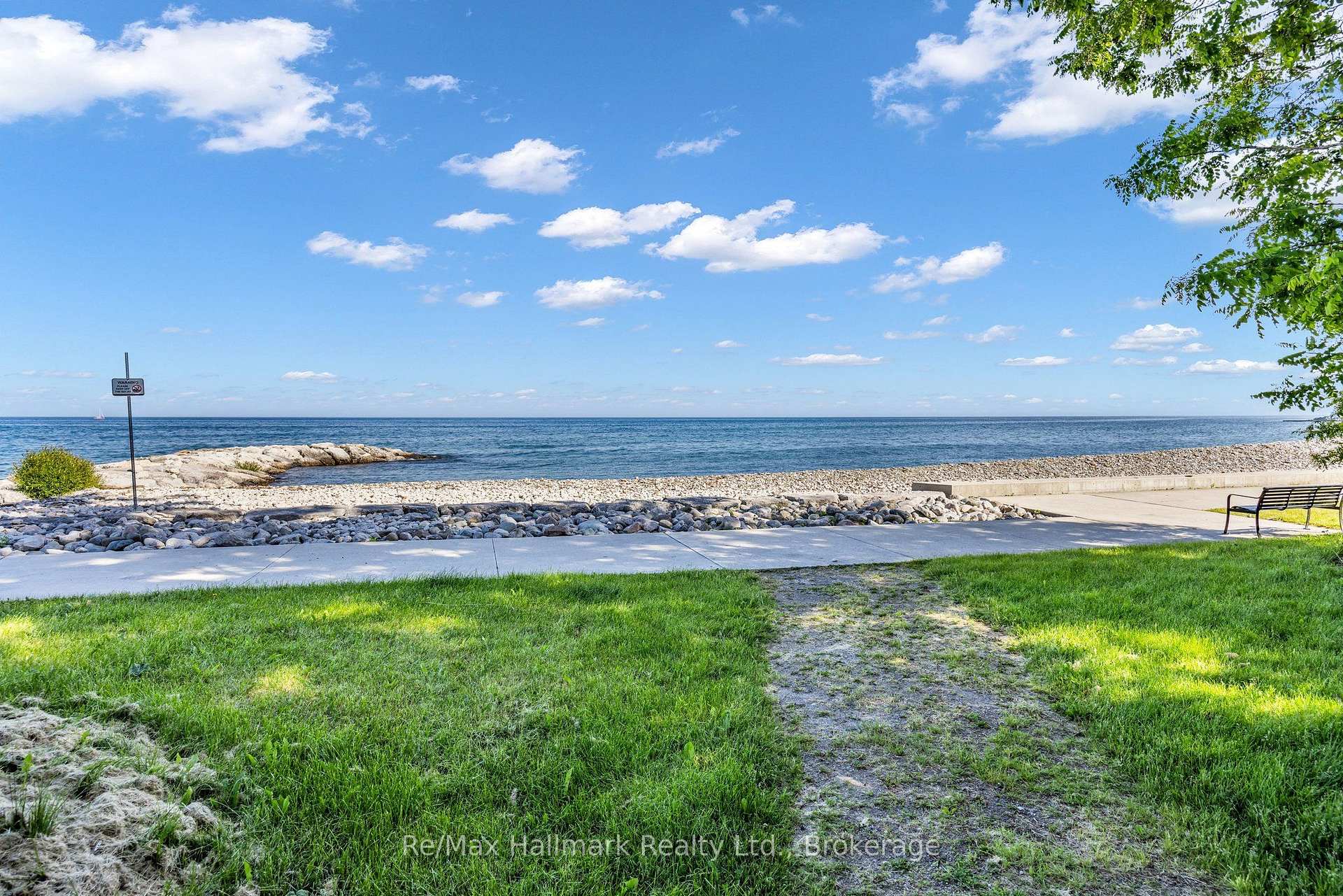 Photo 3 of Unit 14, 10 Maple Grove Drive, Oakville, Morrison — HOMEH