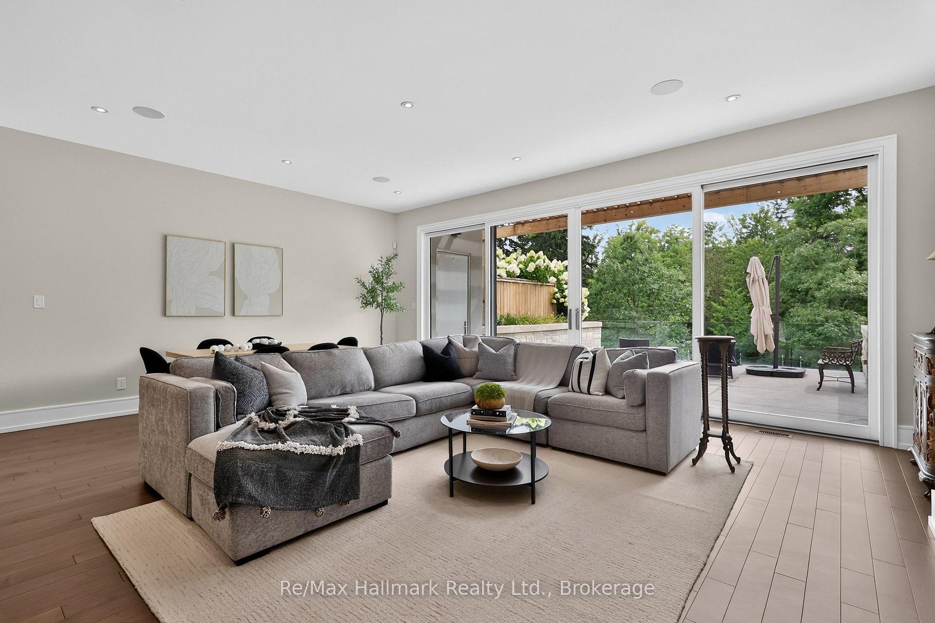 Photo 5 of Unit 14, 10 Maple Grove Drive, Oakville, Morrison — HOMEH