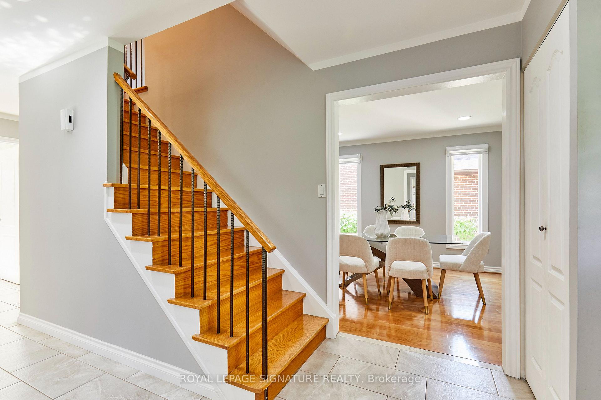 Photo 4 of 122 Heatherside Drive, Scarborough, L'Amoreaux — HOMEH