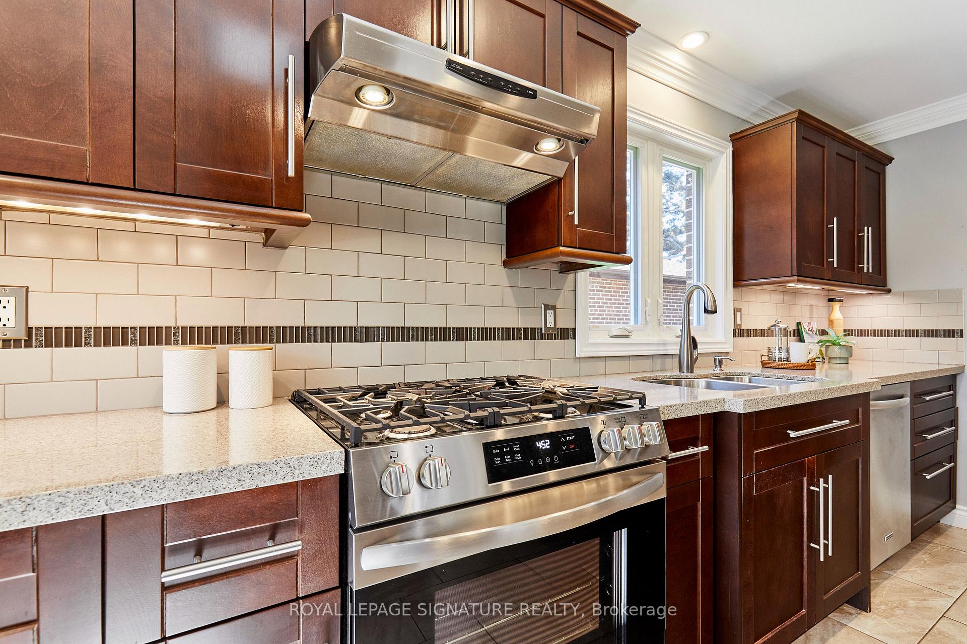 Photo 11 of 122 Heatherside Drive, Scarborough, L'Amoreaux — HOMEH