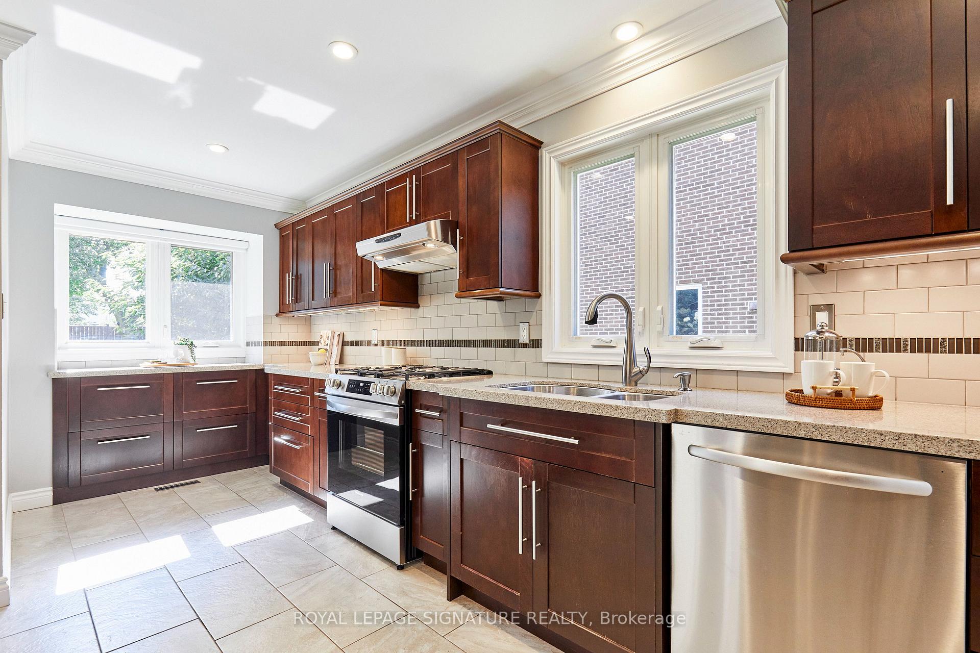 Photo 12 of 122 Heatherside Drive, Scarborough, L'Amoreaux — HOMEH
