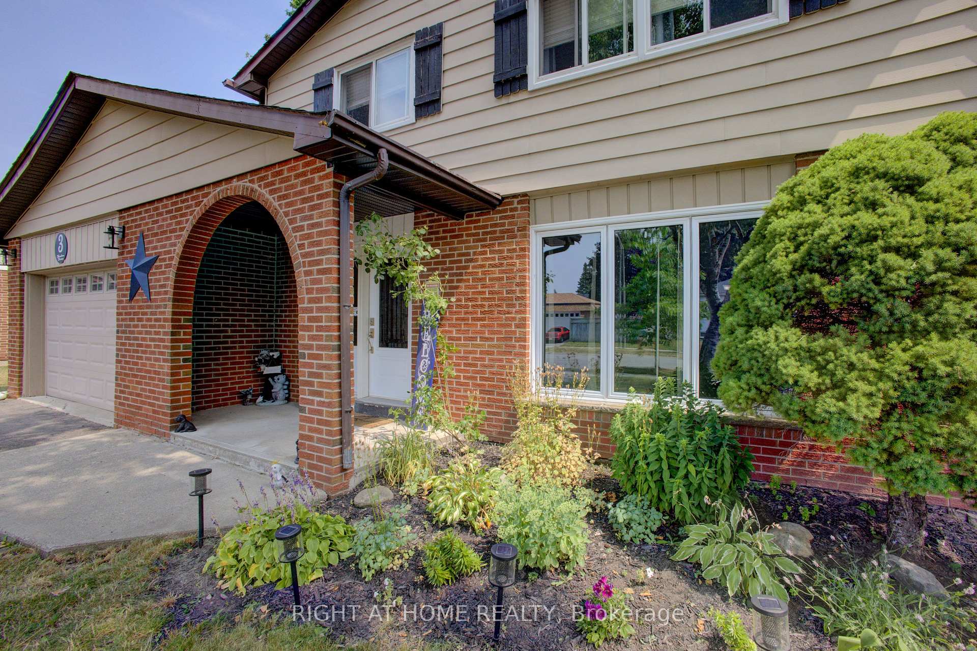 Photo 3 of 3 Newton Drive, Orangeville — HOMEH