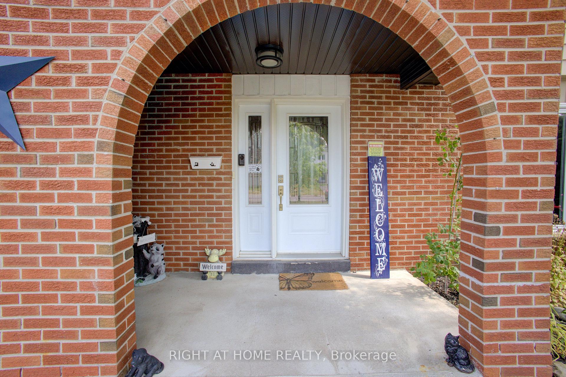 Photo 4 of 3 Newton Drive, Orangeville — HOMEH