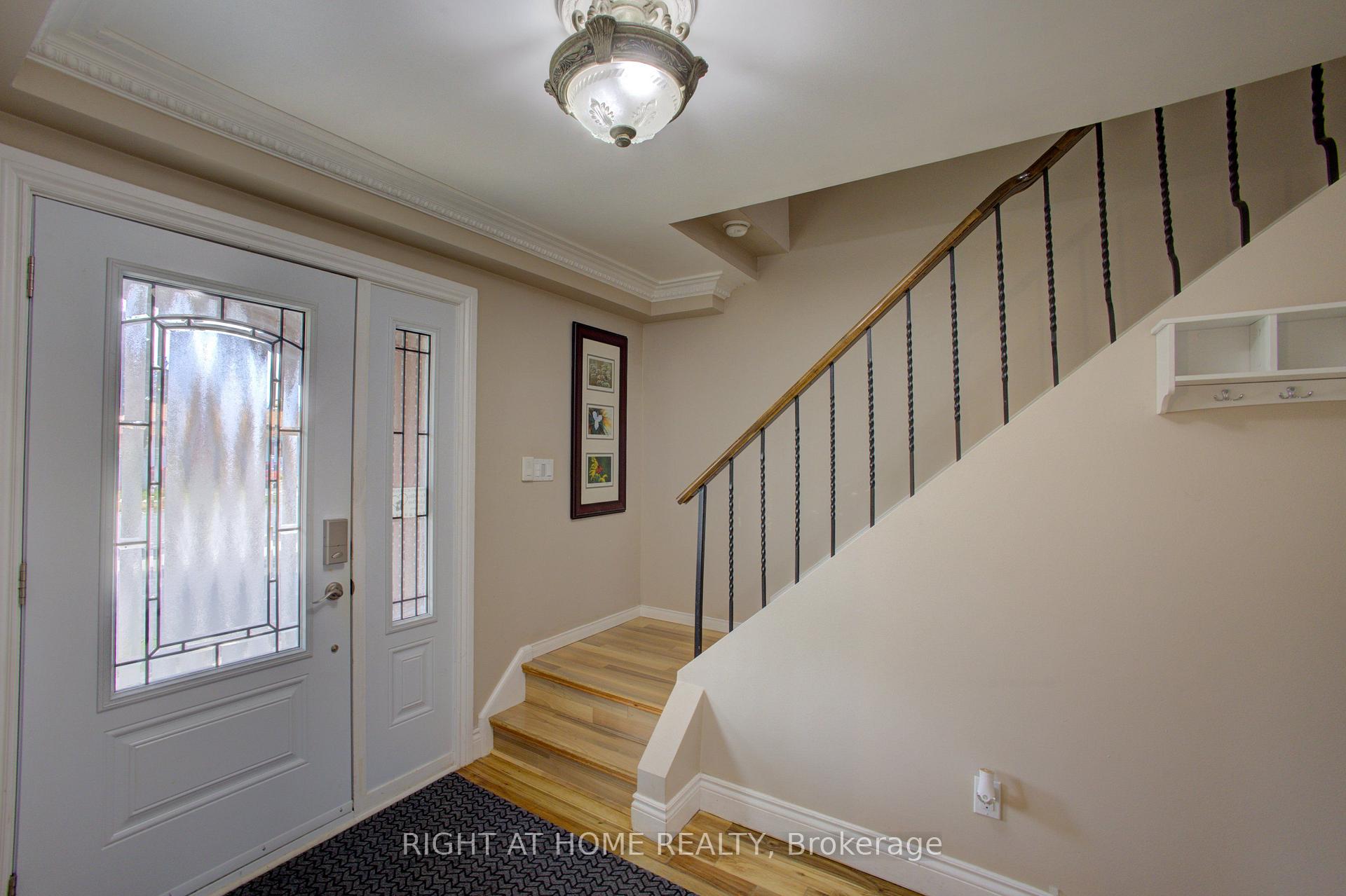 Photo 5 of 3 Newton Drive, Orangeville — HOMEH