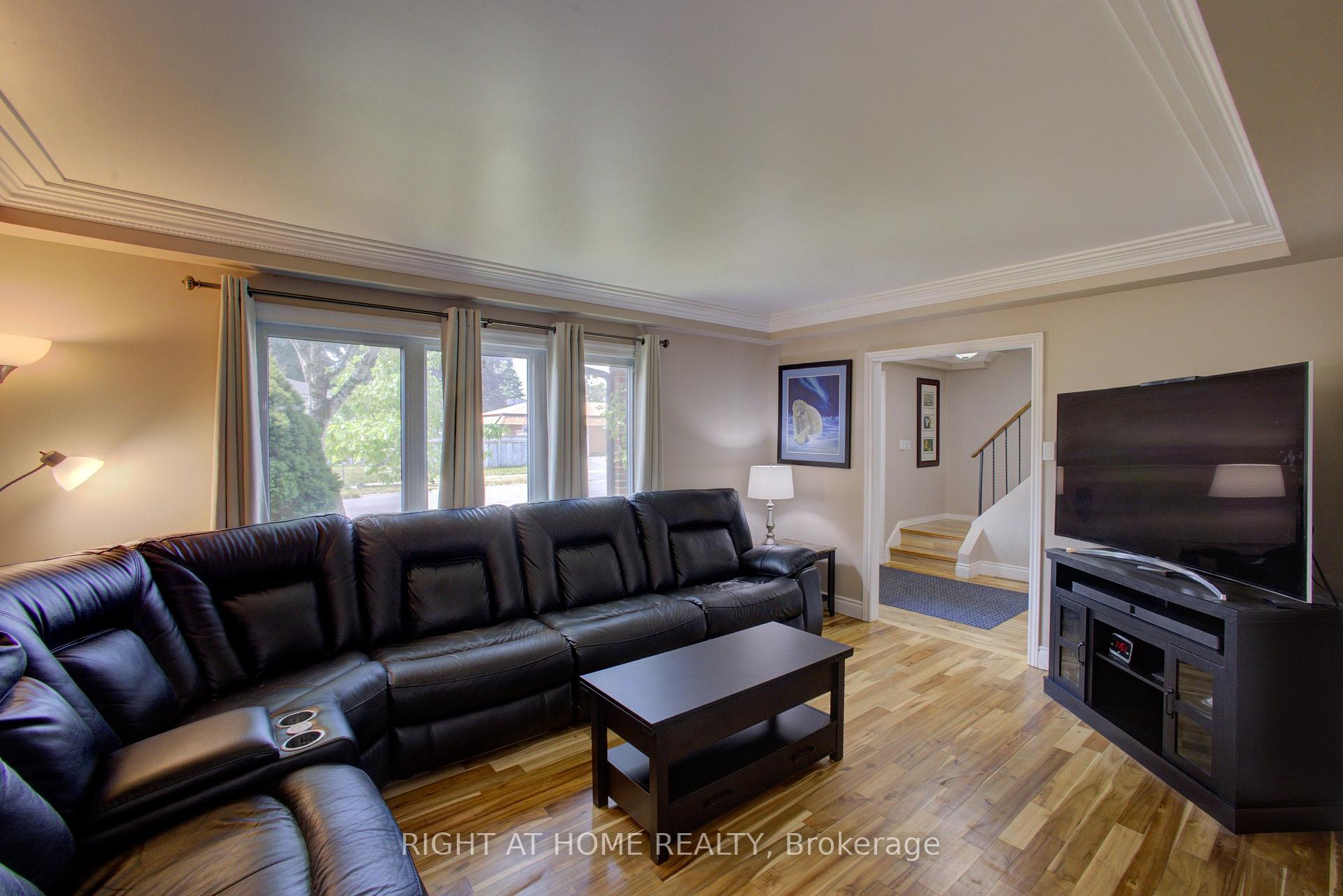 Photo 6 of 3 Newton Drive, Orangeville — HOMEH