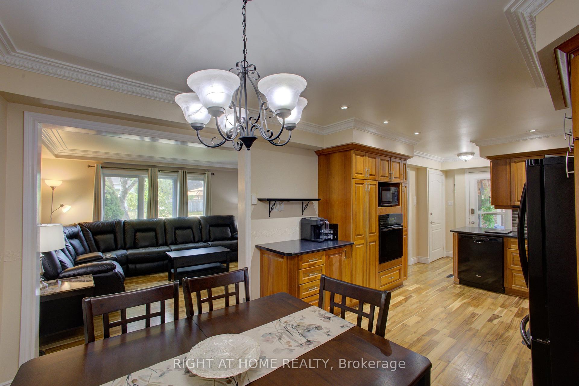 Photo 7 of 3 Newton Drive, Orangeville — HOMEH