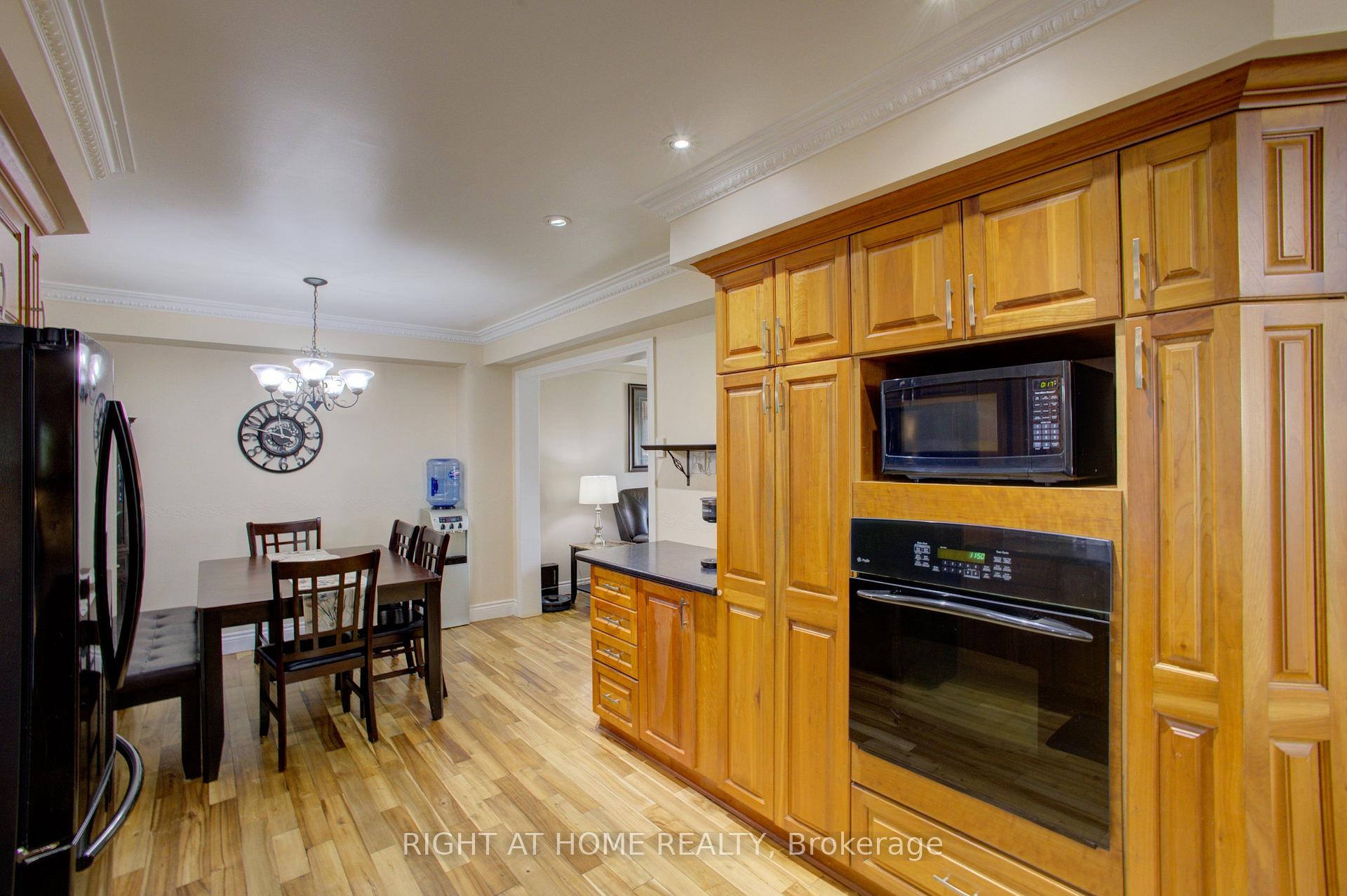 Photo 10 of 3 Newton Drive, Orangeville — HOMEH