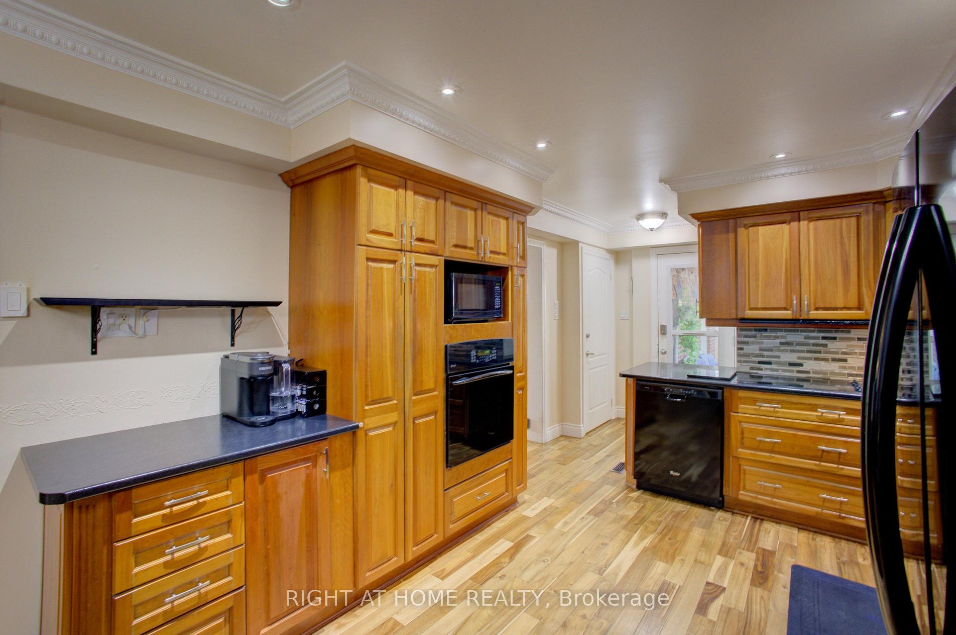Photo 11 of 3 Newton Drive, Orangeville — HOMEH