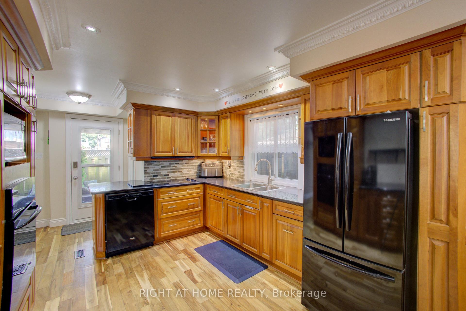 Photo 12 of 3 Newton Drive, Orangeville — HOMEH