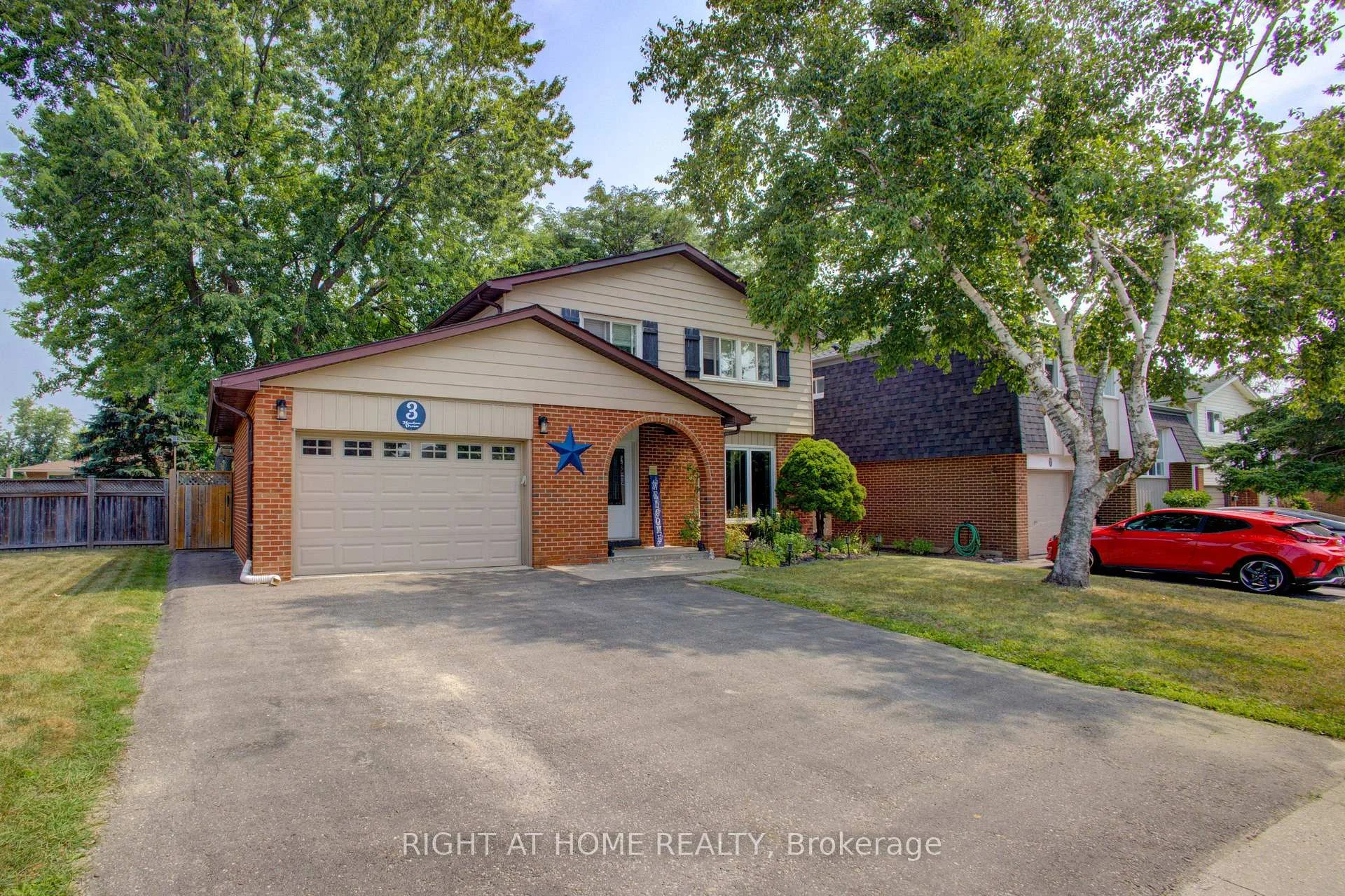 Photo 2 of 3 Newton Drive, Orangeville — HOMEH