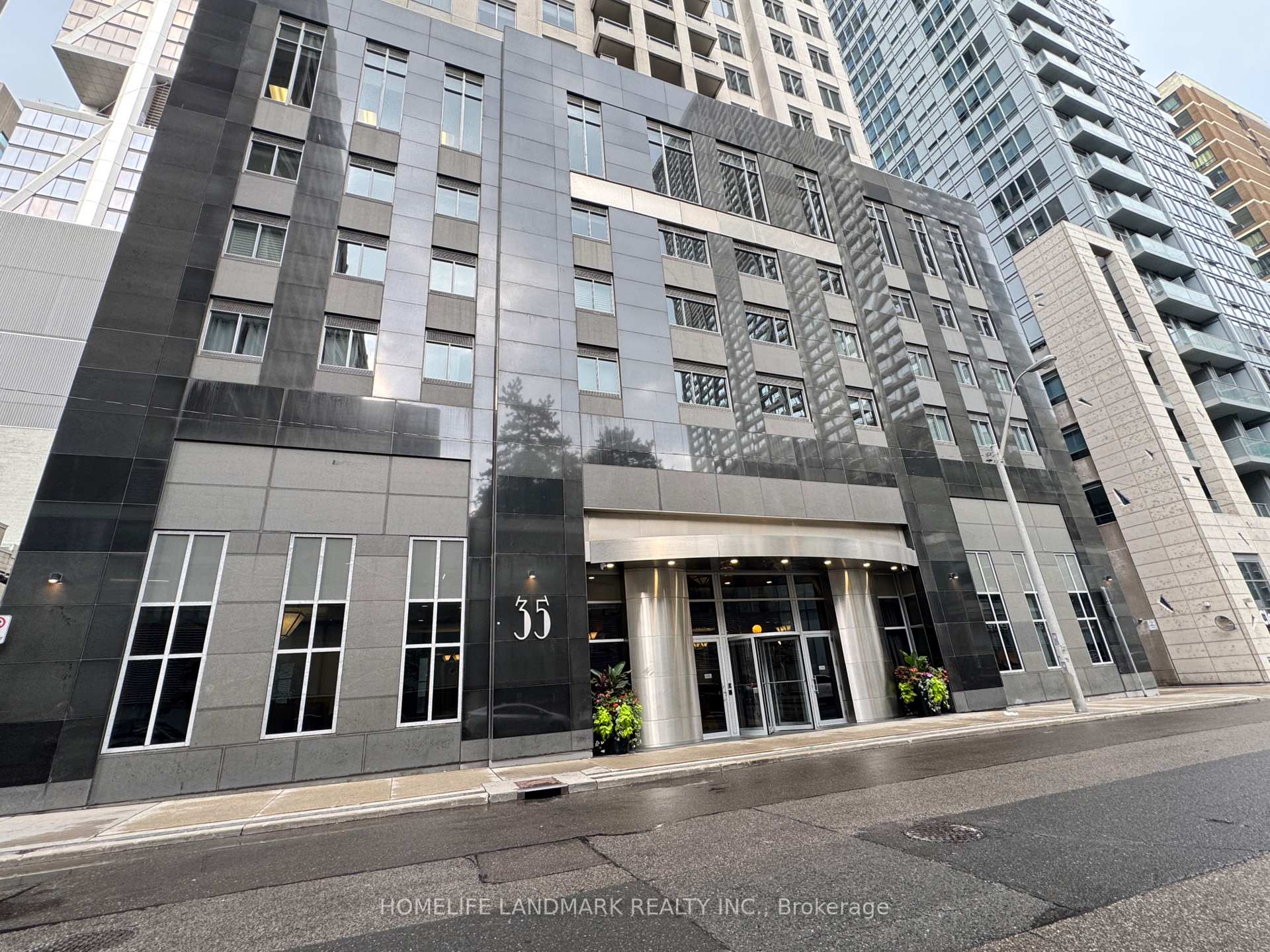 Photo 2 of Unit 501, 35 Balmuto Street, Toronto, Bay Street Corridor — HOMEH