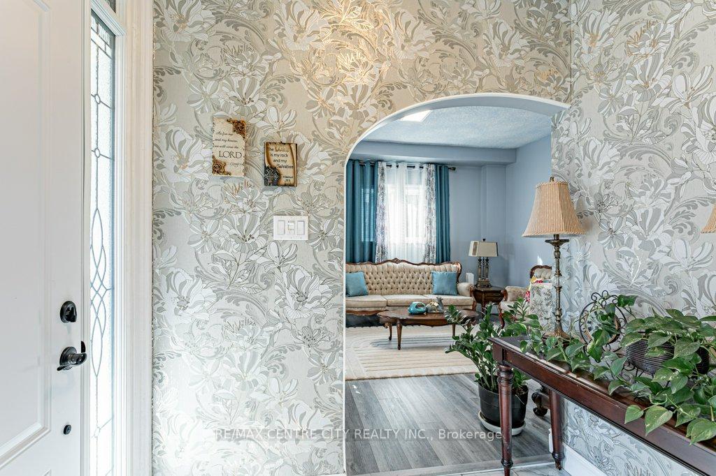 Photo 4 of 52 Princess Avenue, St. Thomas — HOMEH