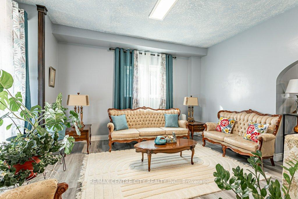 Photo 6 of 52 Princess Avenue, St. Thomas — HOMEH